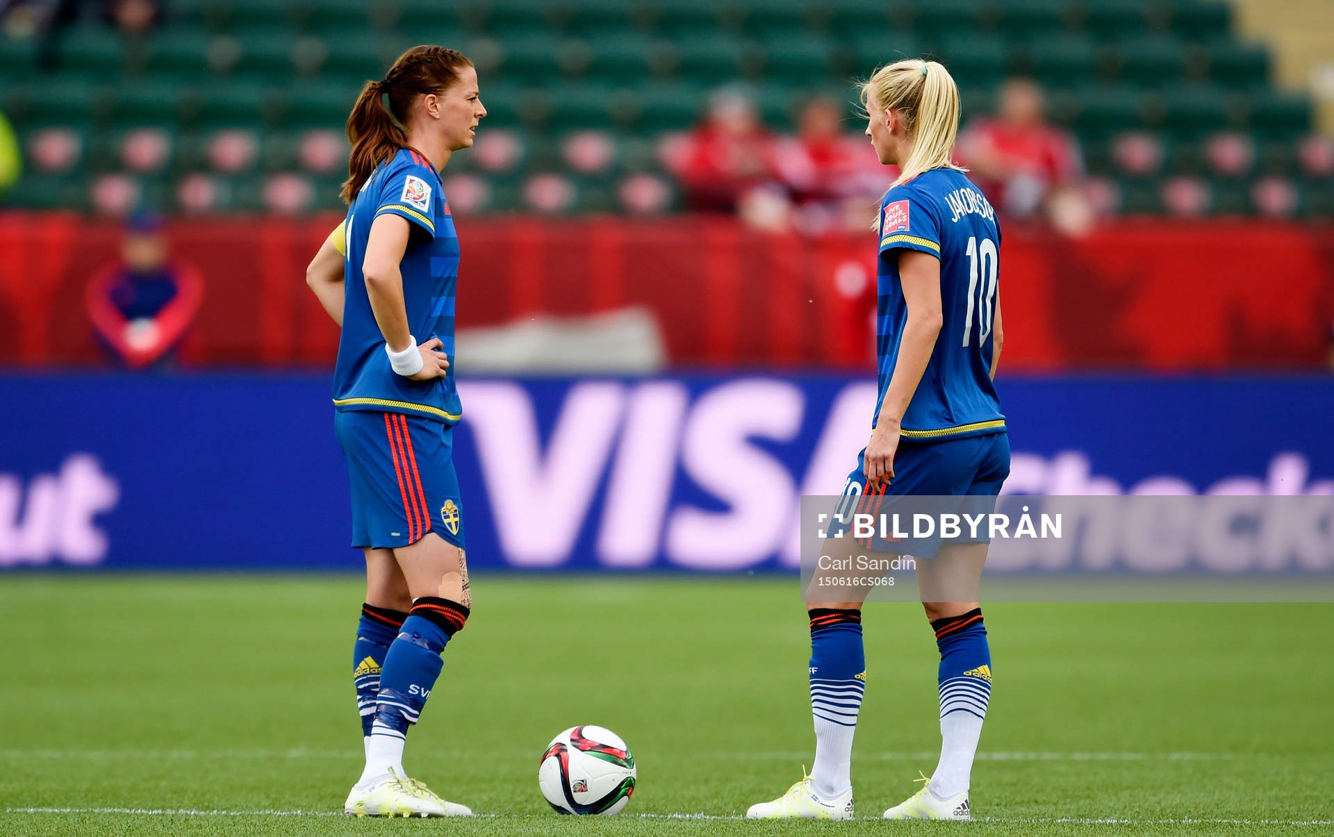 Sveriges Lotta Schelin och Sofia Jakobsson ska slå en
