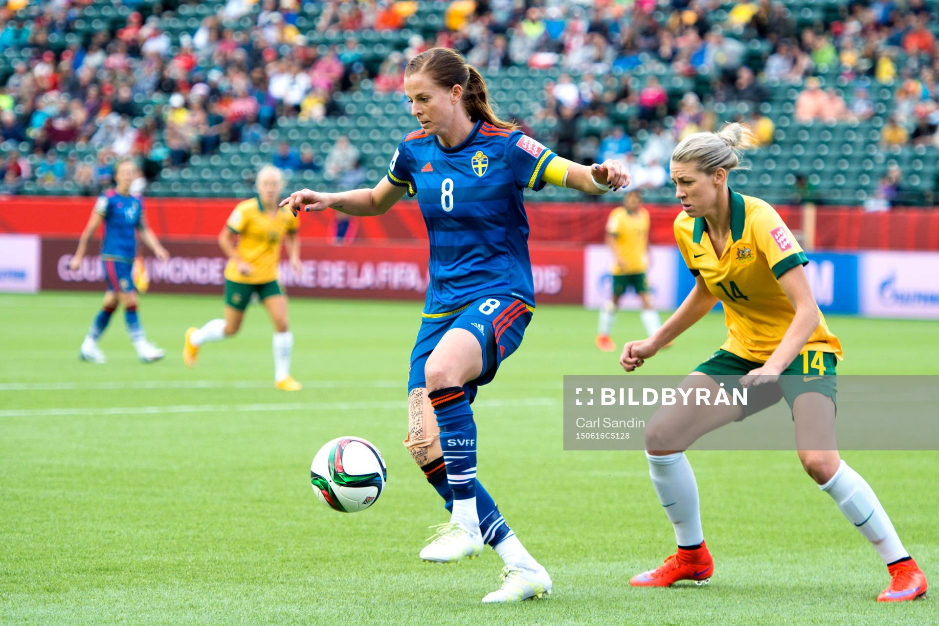 Sveriges Lotta Schelin och Australiens Alanna Kennedy