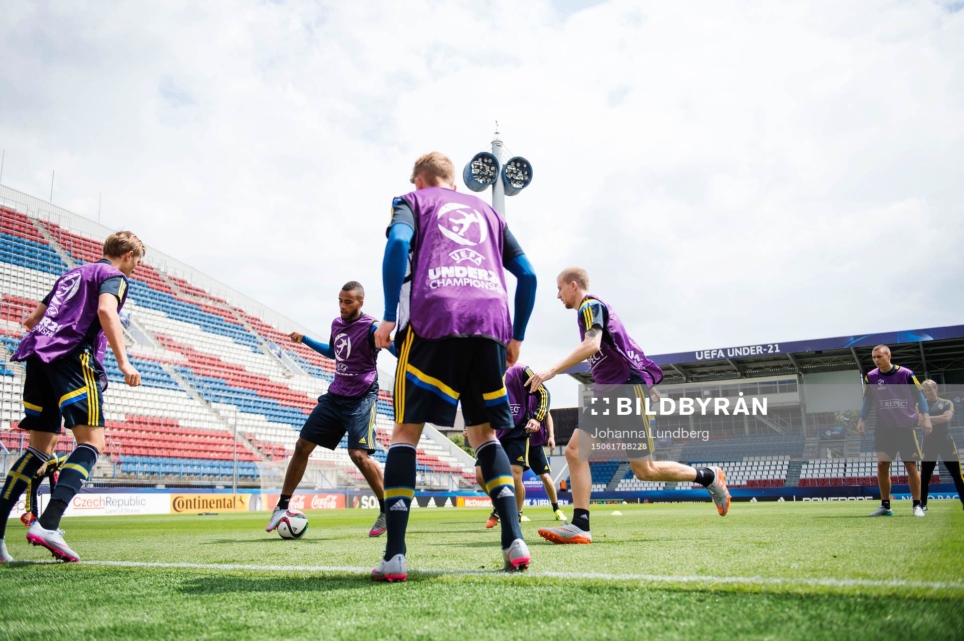 Sveriges Isaac Kiese Thelin och Simon Gustafson