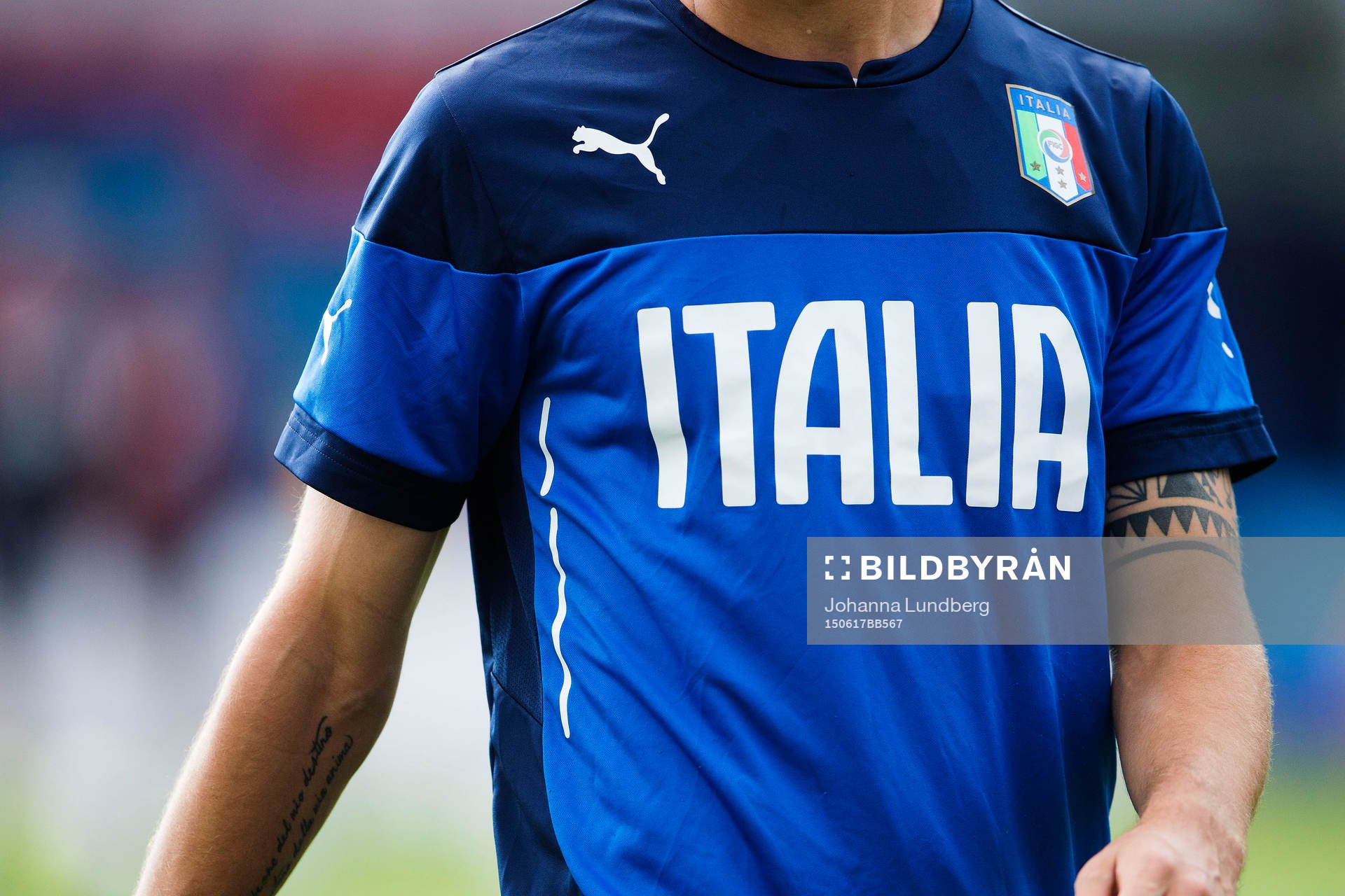 En tröja som det står Italia på under en träning med det italienska U21 landslaget den 17 juni 2015 i Olomouc.