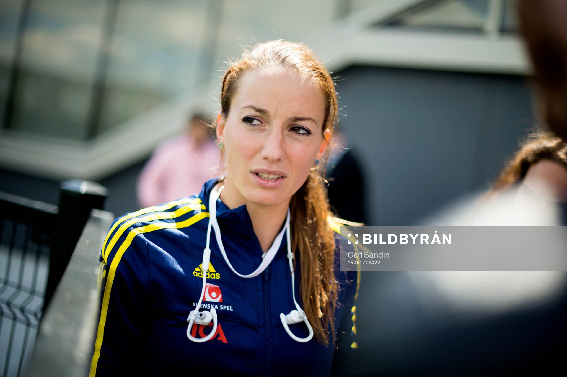 Sveriges Kosovare Asllani blir intervjuad