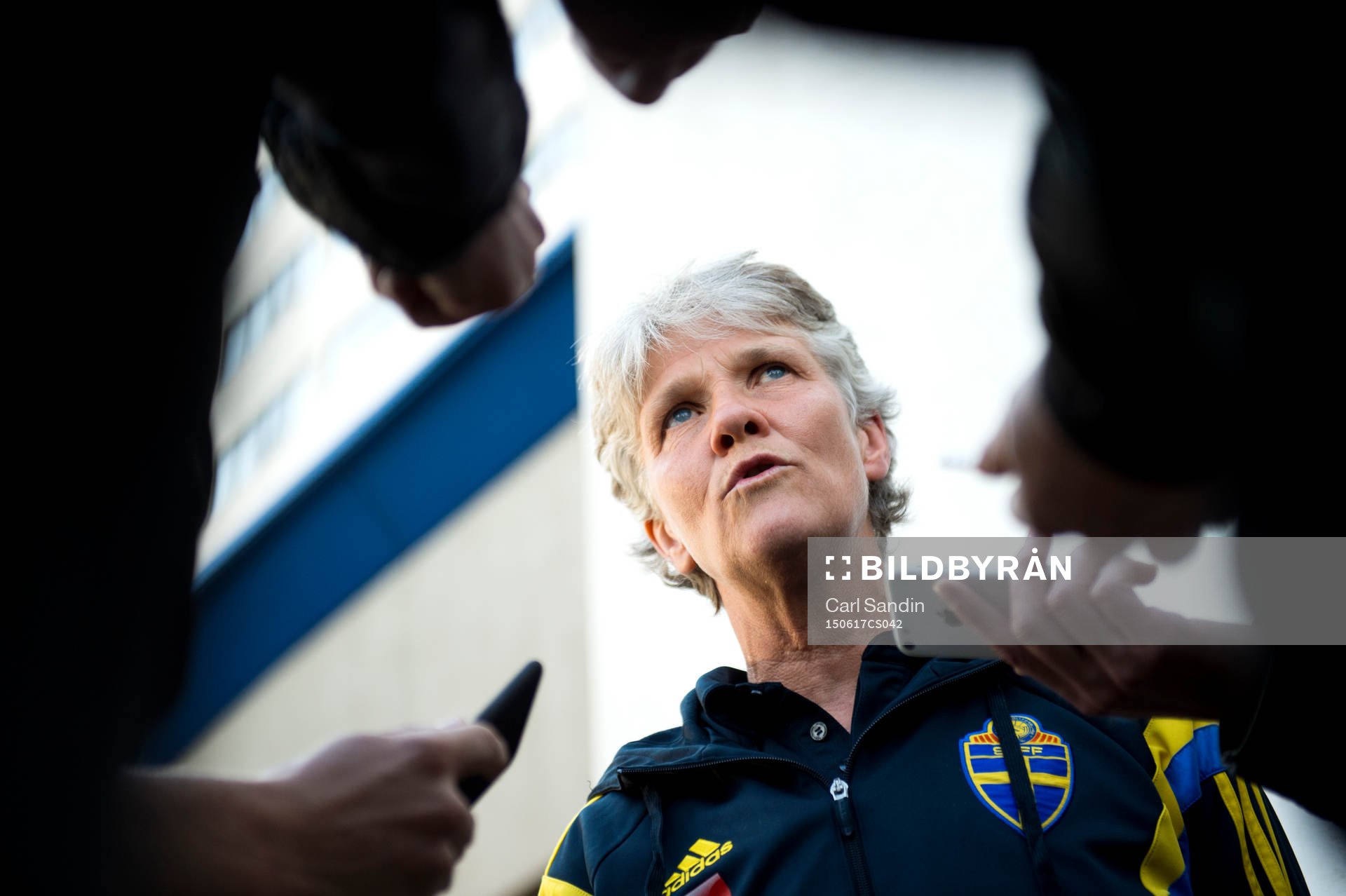 Sveriges förbundskapten Pia Sundhage blir intervjuad