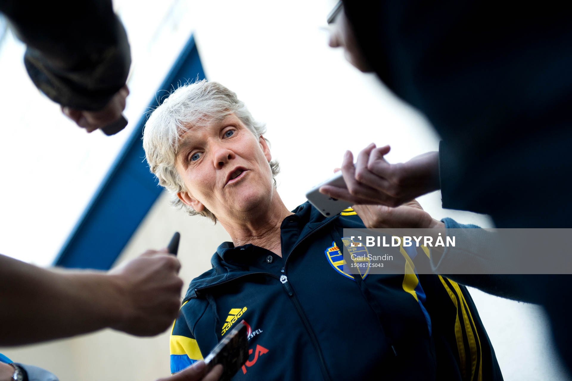 Sveriges förbundskapten Pia Sundhage blir intervjuad