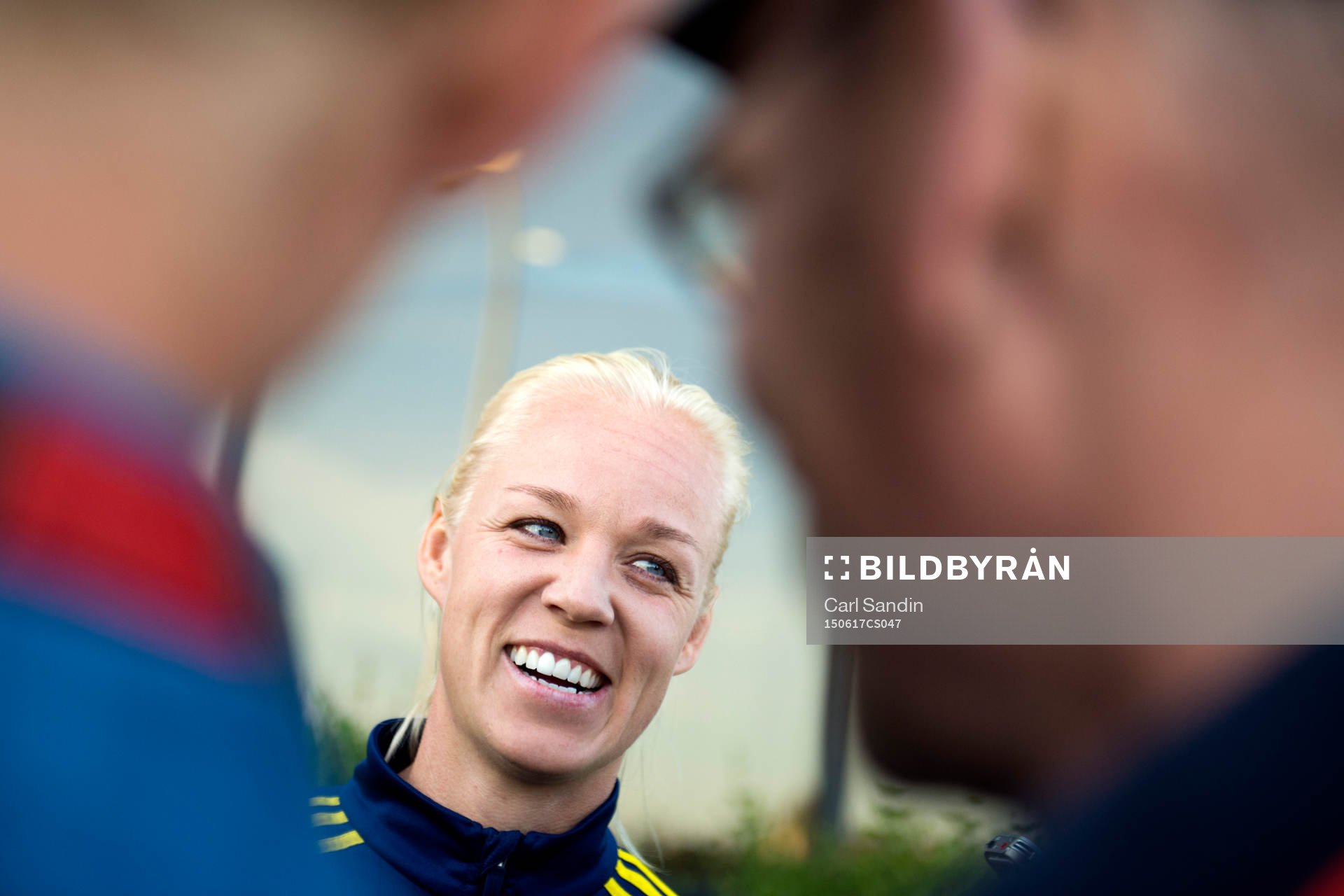 Sveriges Caroline Seger blir intervjuad