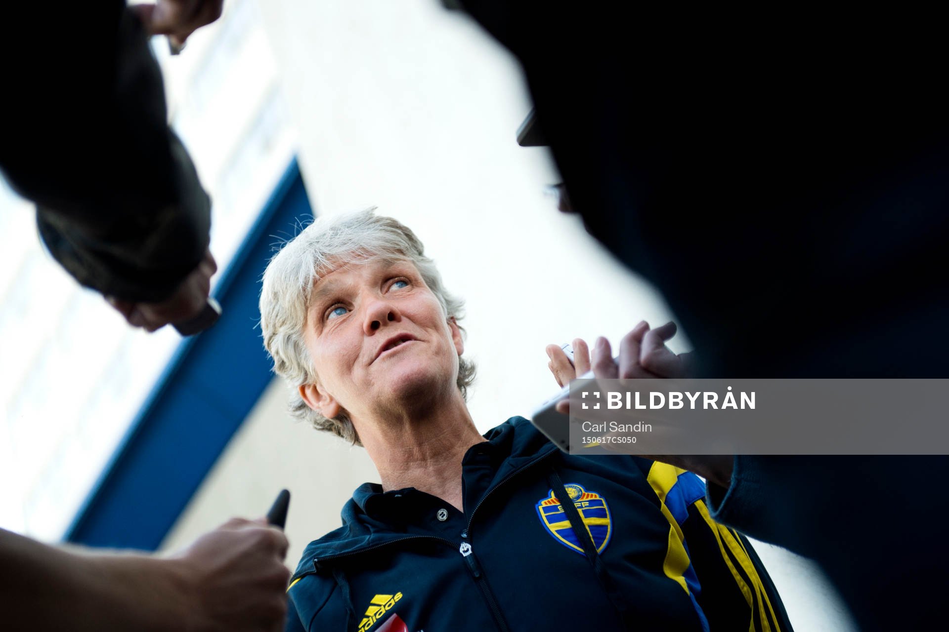 Sveriges förbundskapten Pia Sundhage blir intervjuad