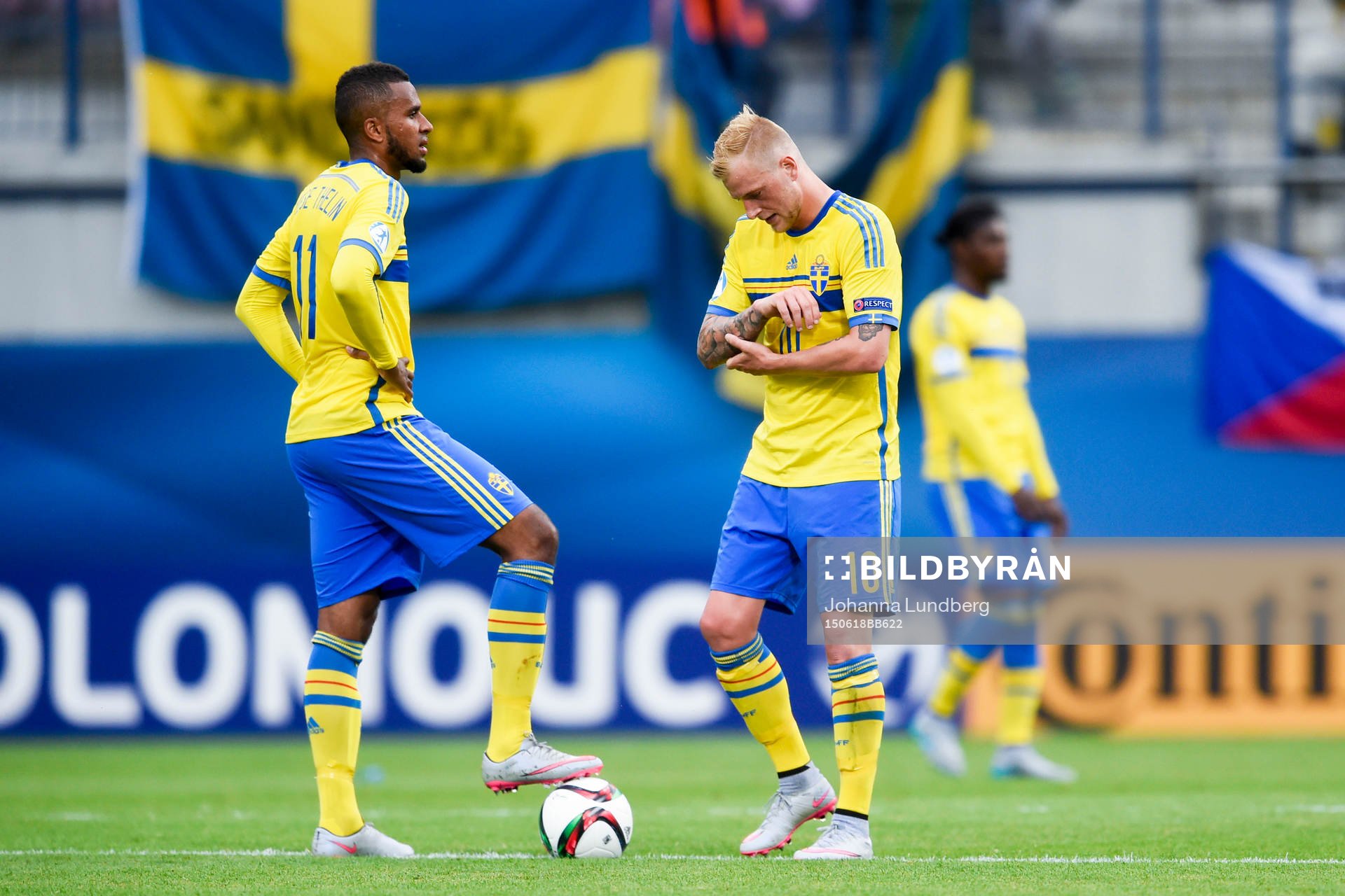 Sveriges Isaac Kiese Thelin och John Guidetti deppar