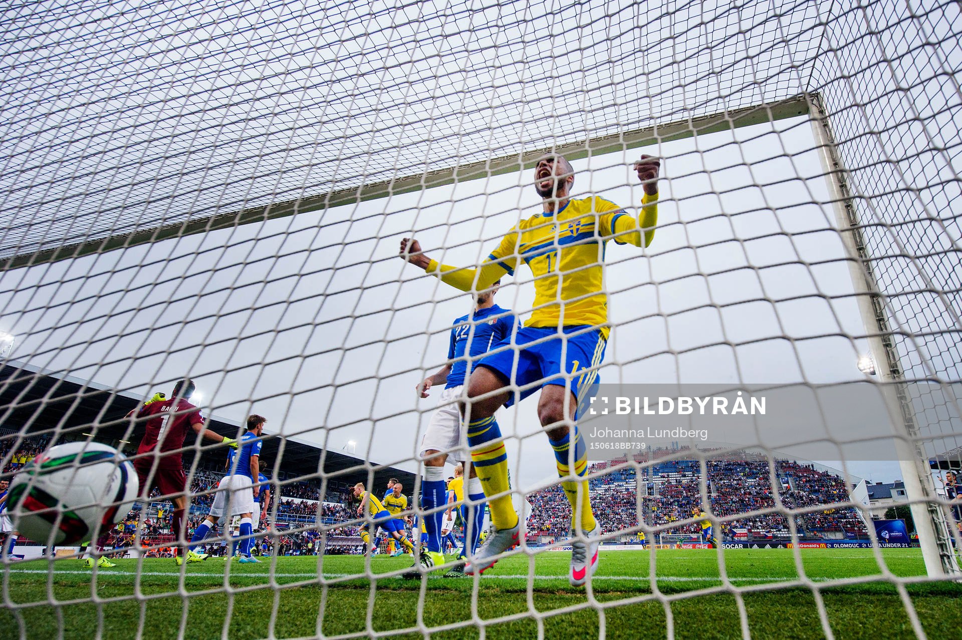 Sveriges Isaac Kiese Thelin jublar