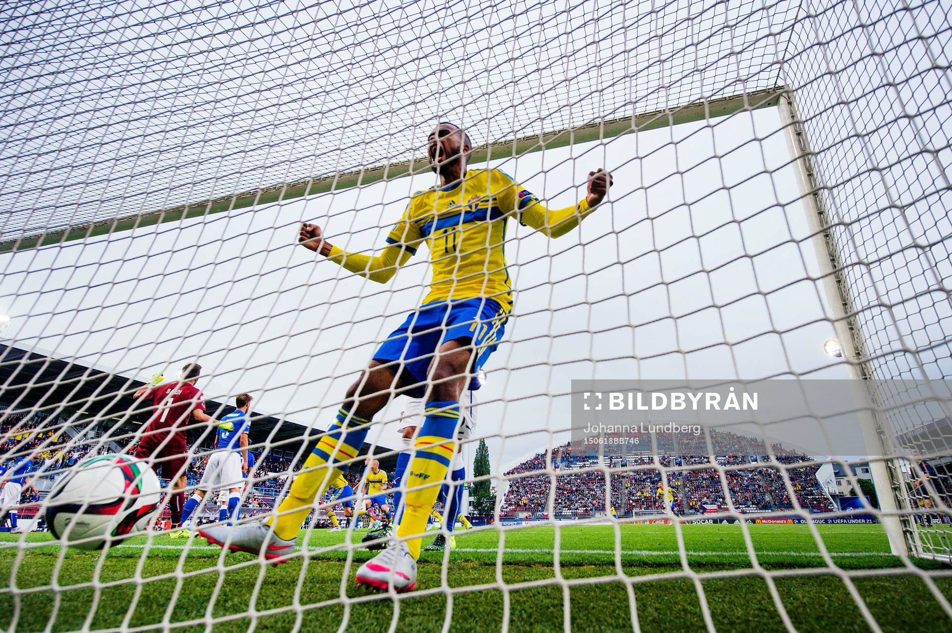 Sveriges Isaac Kiese Thelin jublar