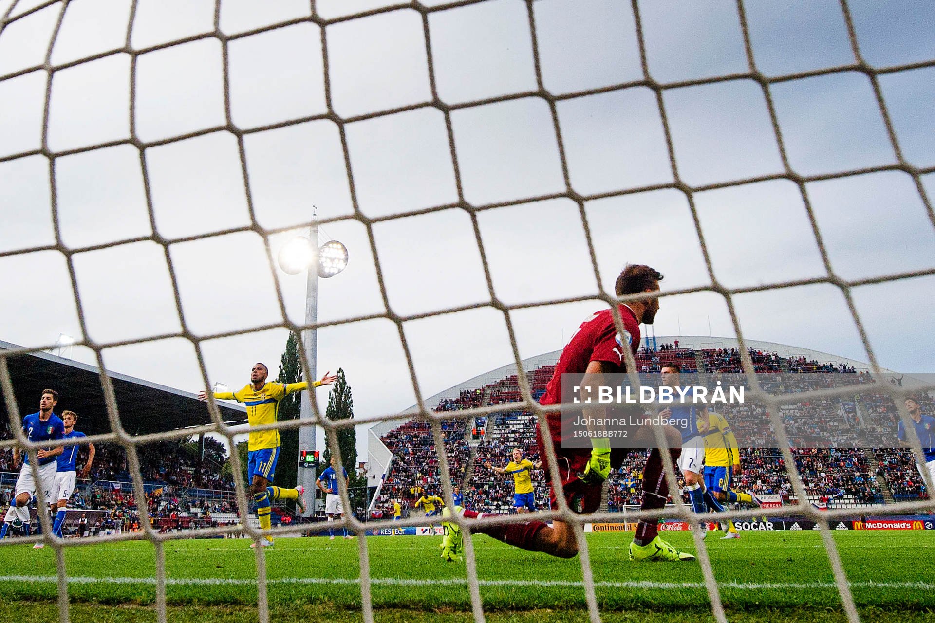 Sveriges Isaac Kiese Thelin jublar
