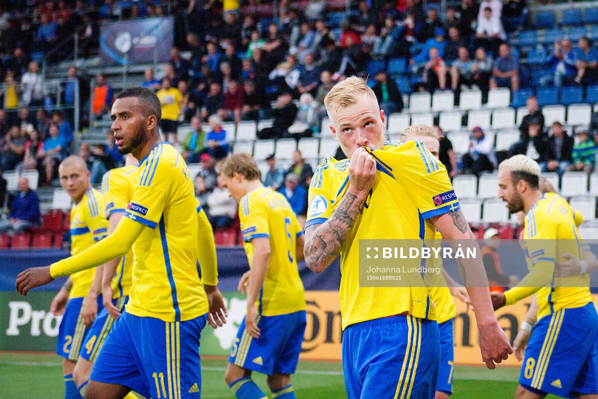 Sveriges Isaac Kiese Thelin och John Guidetti jublar