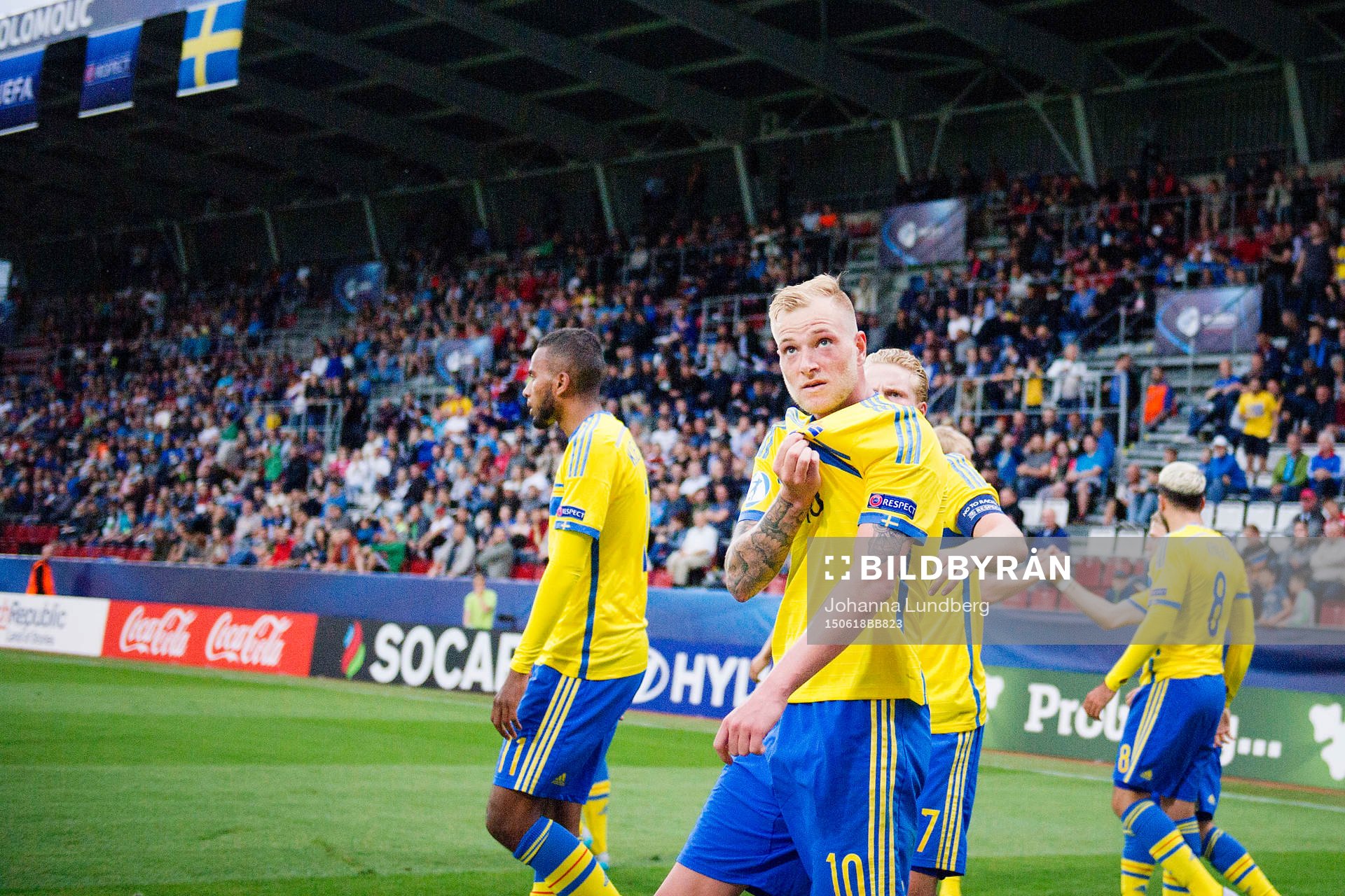 Sveriges Isaac Kiese Thelin och John Guidetti jublar