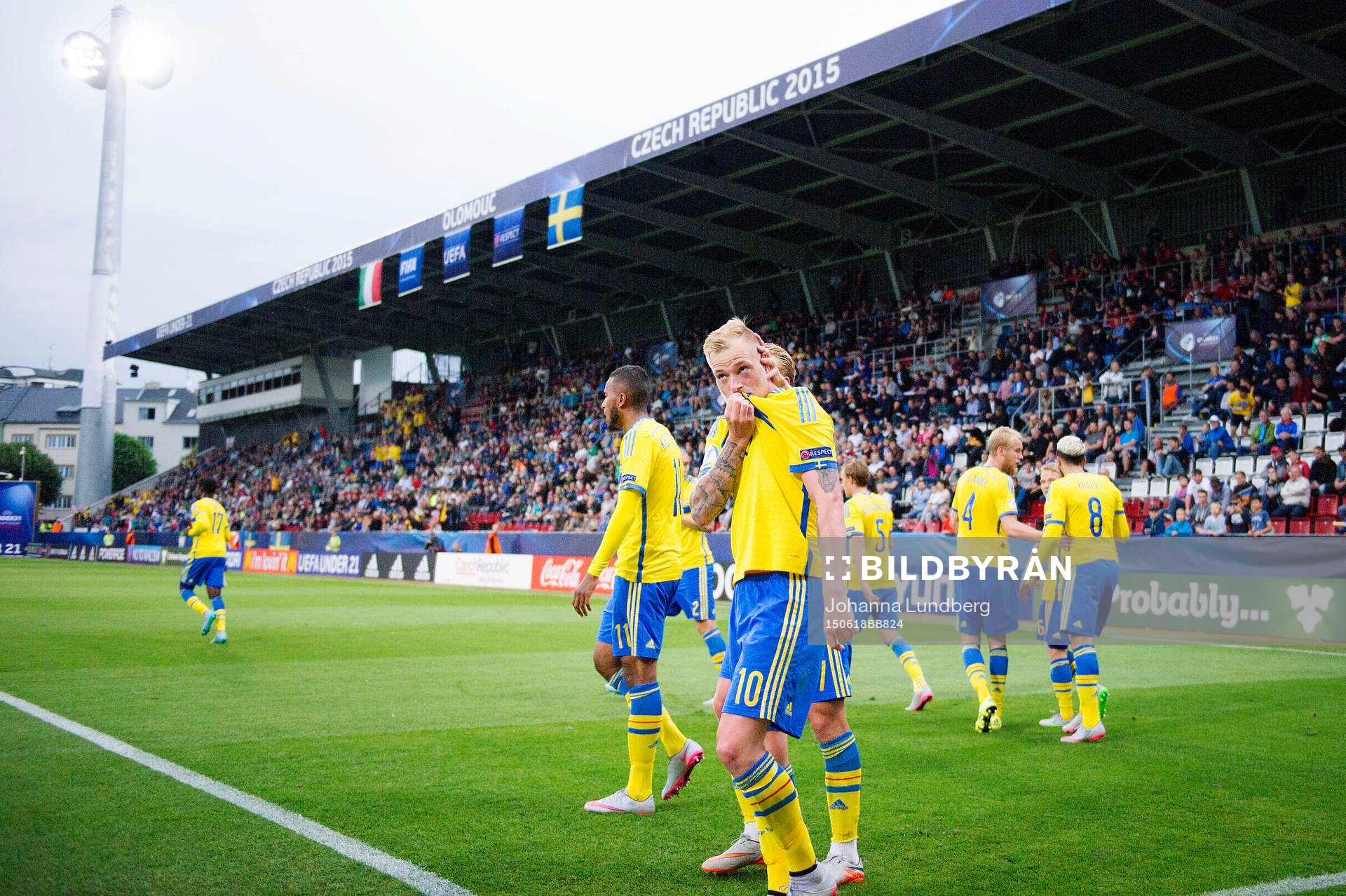 Sveriges Isaac Kiese Thelin och John Guidetti jublar