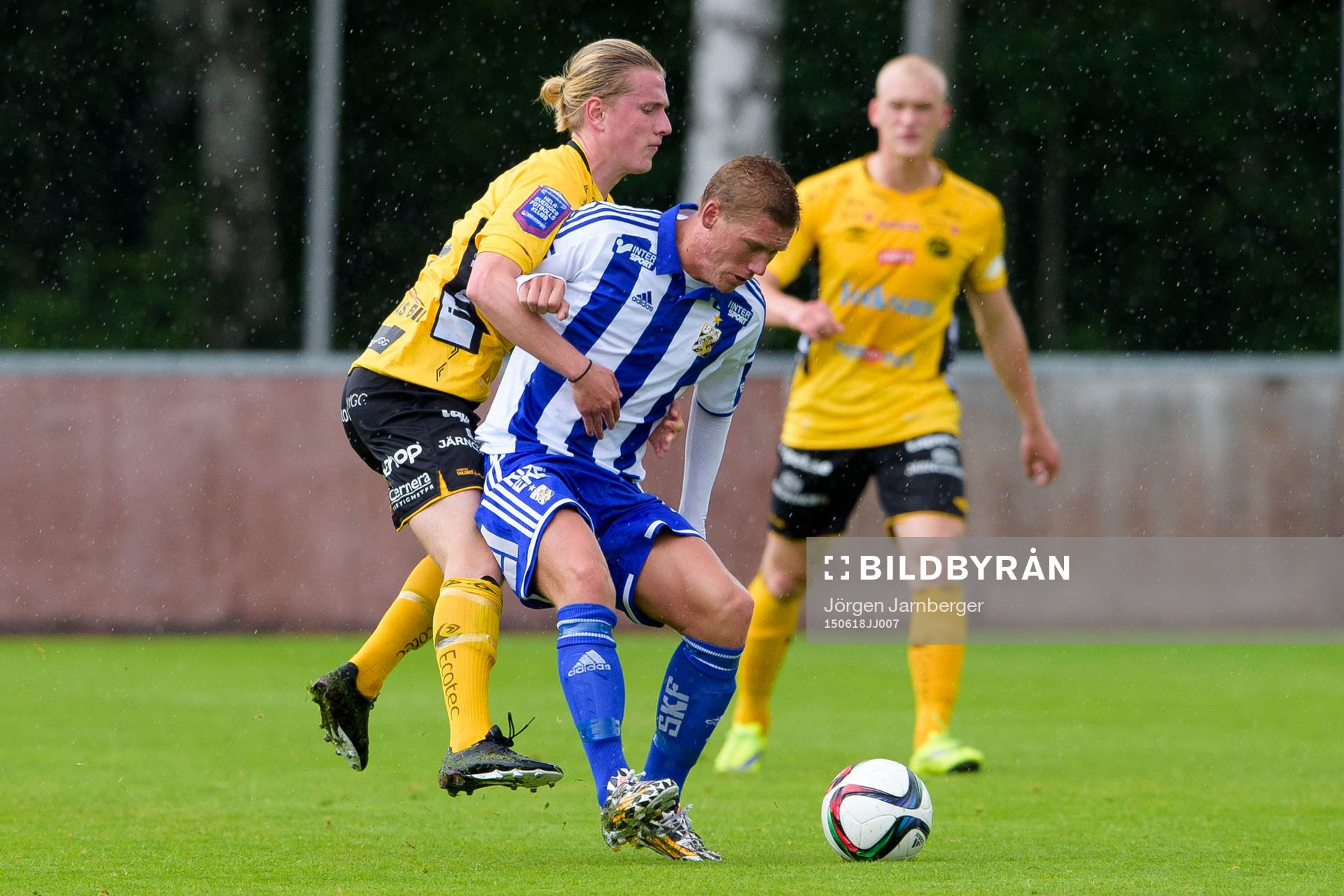 Kamp mellan IFK Göteborgs Victor Edvardsen och Elfsborgs