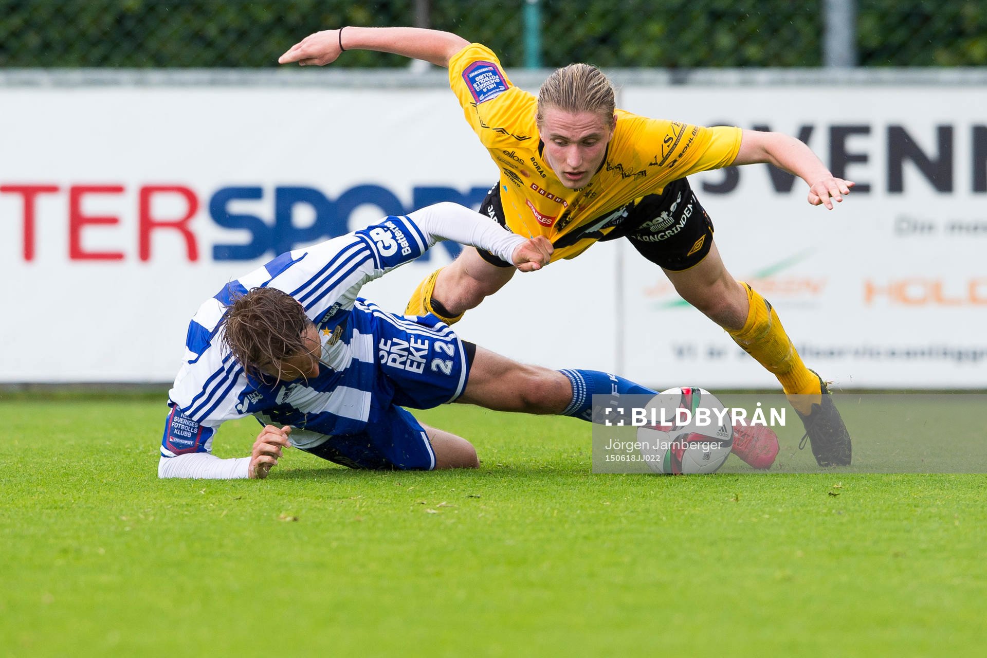 Kamp mellan Elfsborgs Viktor Götesson och IFK Göteborgs