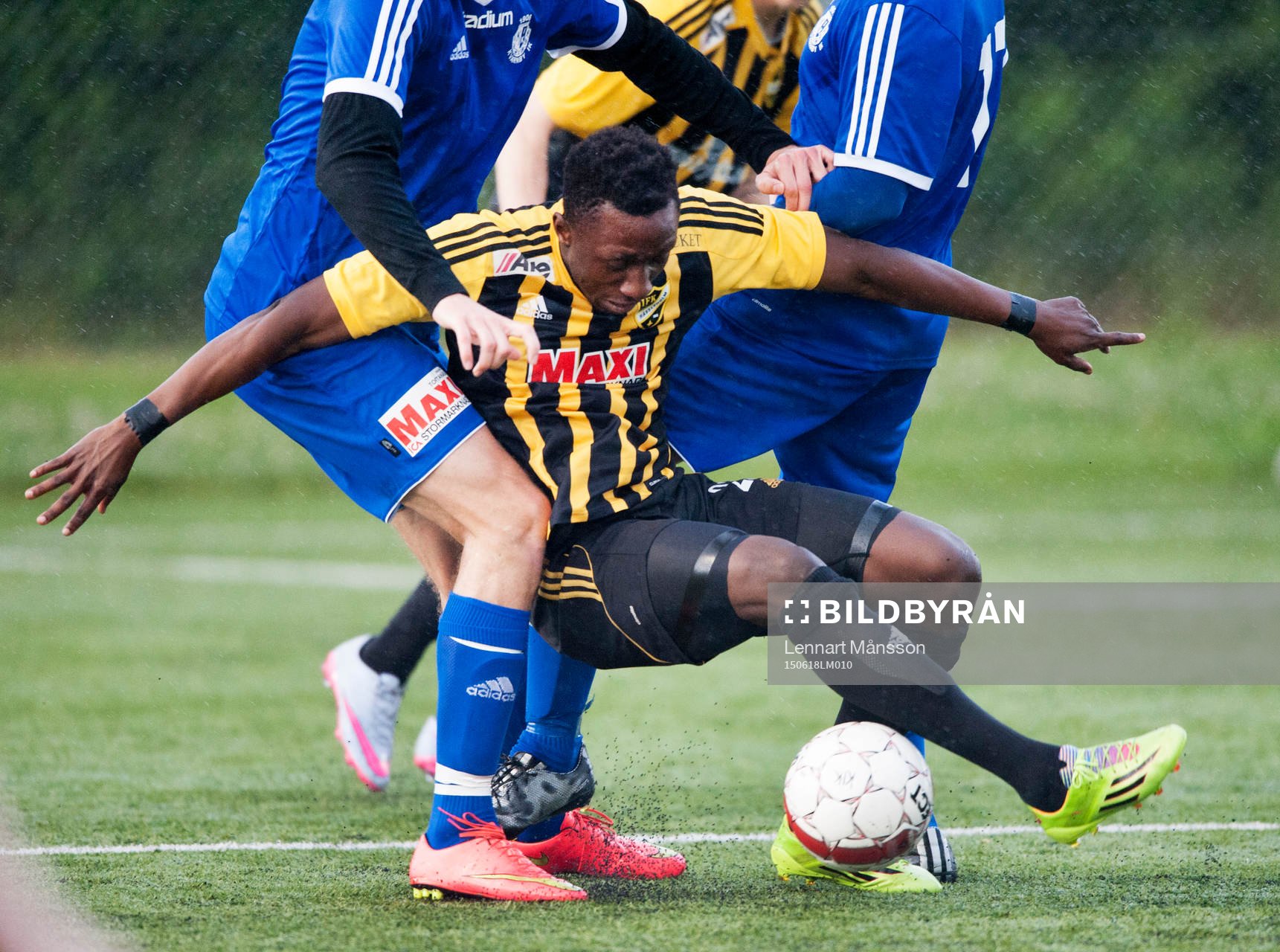 IFK Hässleholms Waxiu Shehu i matchen i division 2 mellan
