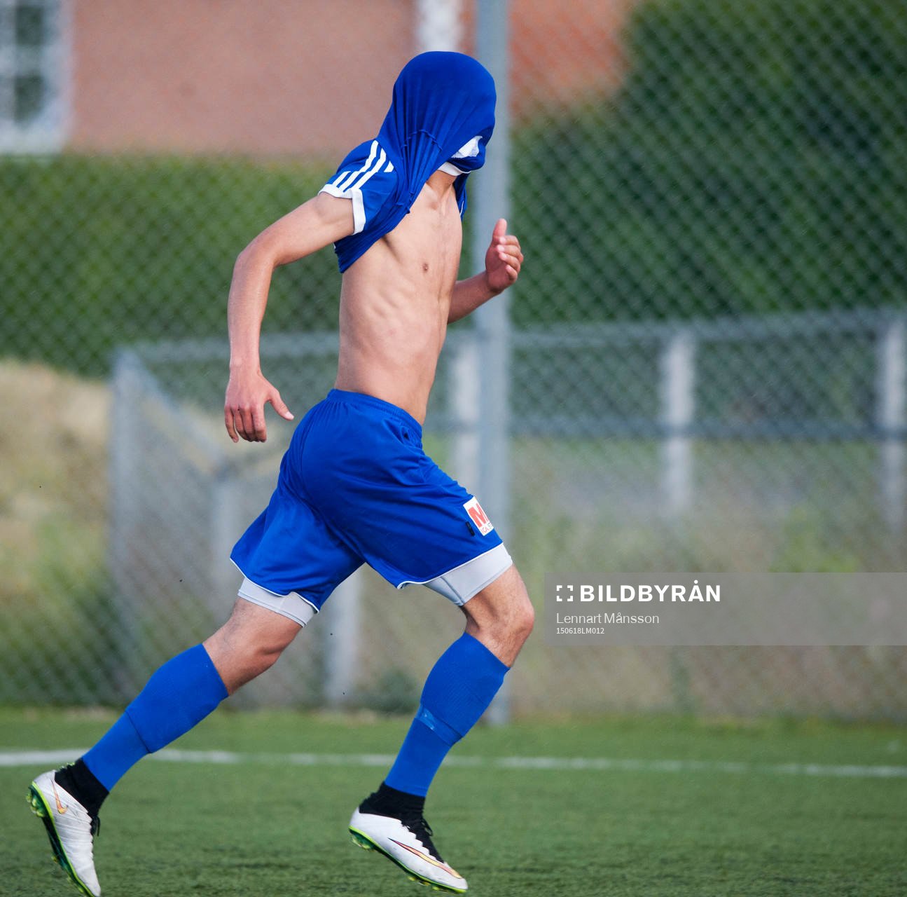 Kvarnby har avgjort matchen och jublar i matchen i division 2 mellan Kvarnby och IFK Hässleholm i Malmö 18 juni 2015.