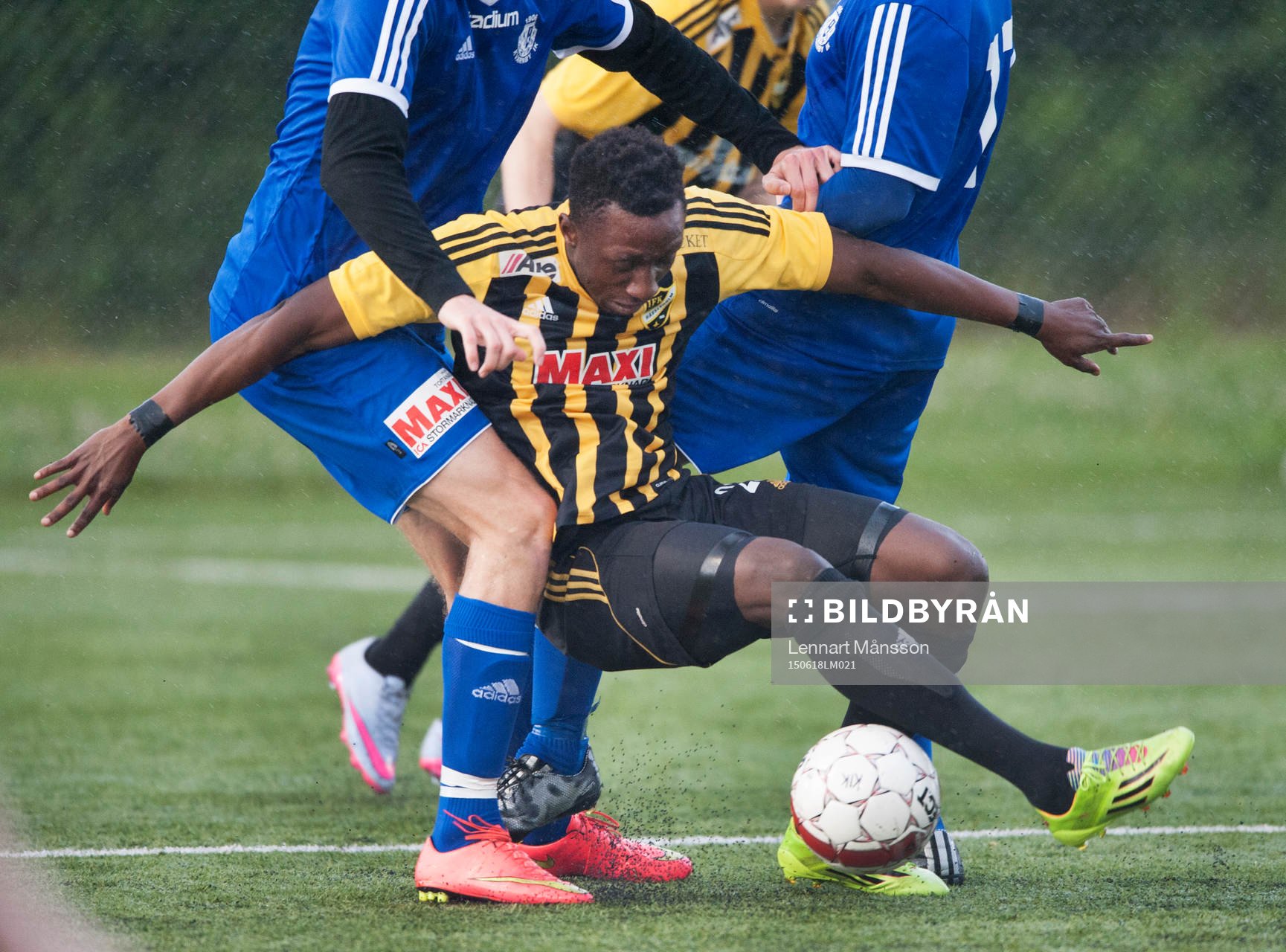 IFK Hässleholms Waxiu Shehu i matchen i division 2 mellan