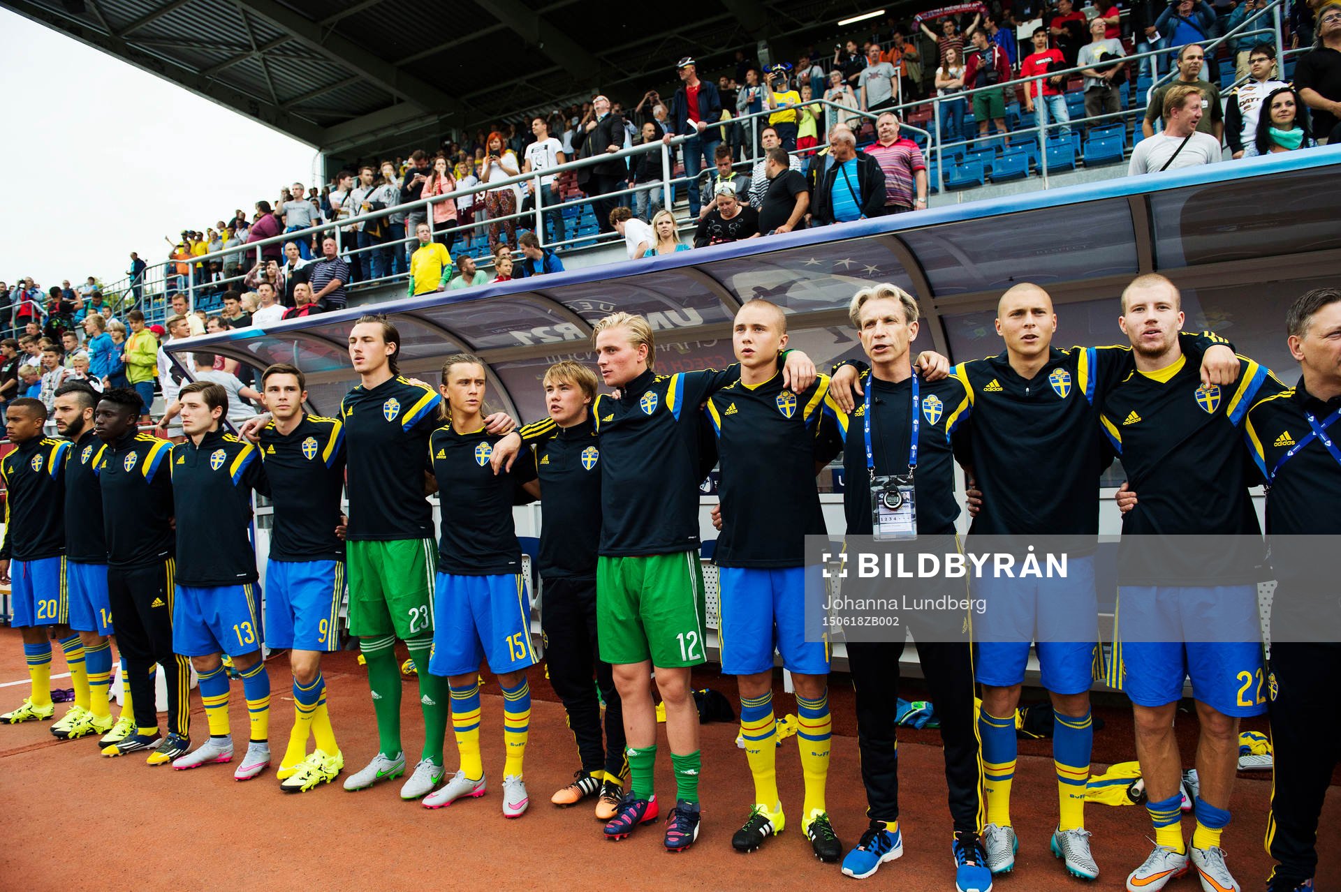 Sveriges bänk med Robin Quaison, Mikael Ishak, Pa Konate,