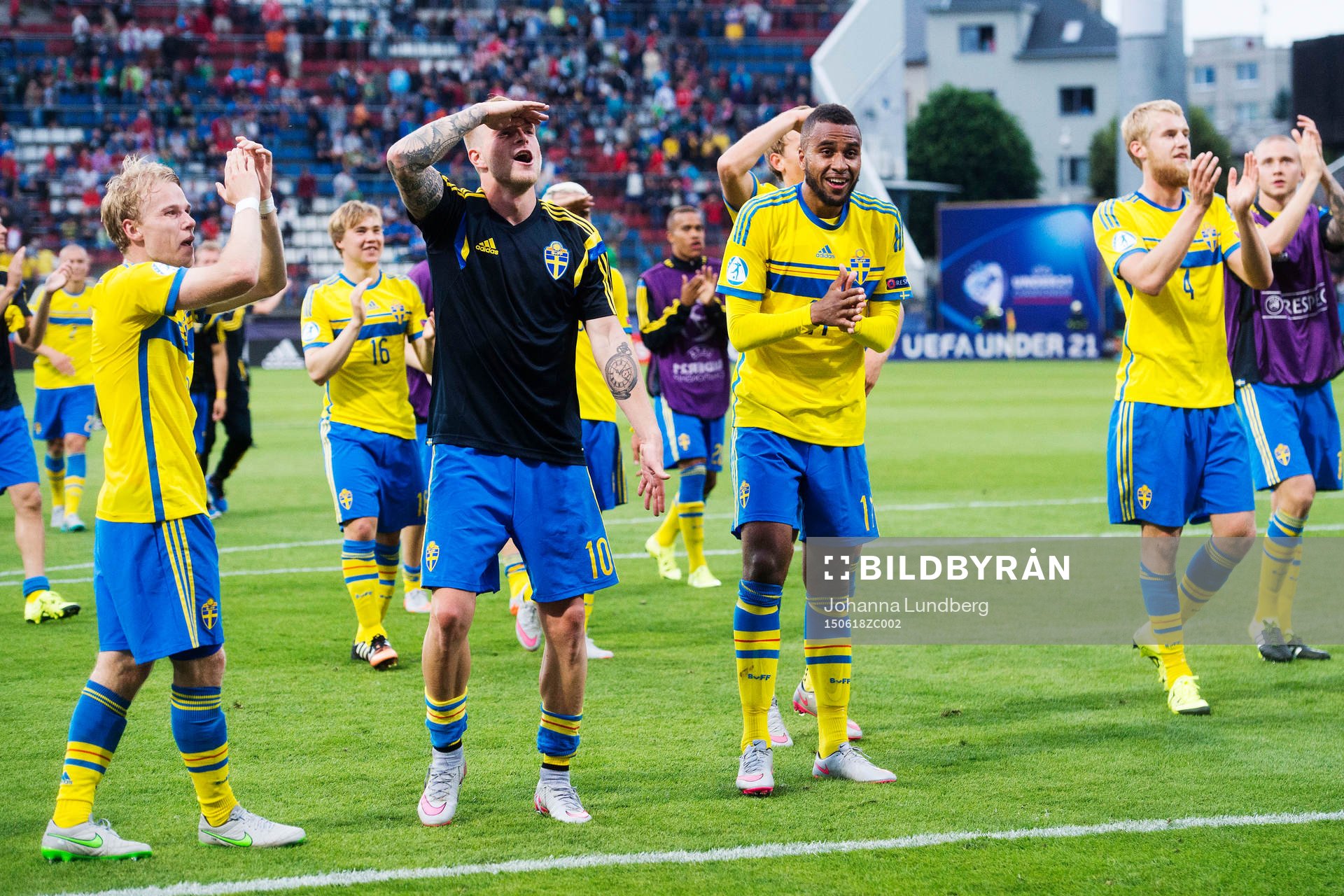 Sveriges Oscar Lewicki John Guidetti, Isaac Kiese Thelin, Ludwig Augustinsson och Filip Helander jublar efter under fotbollsmatchen i U21-EM mellan Italien och Sverige den 18 juni 2015 i Olomouc.