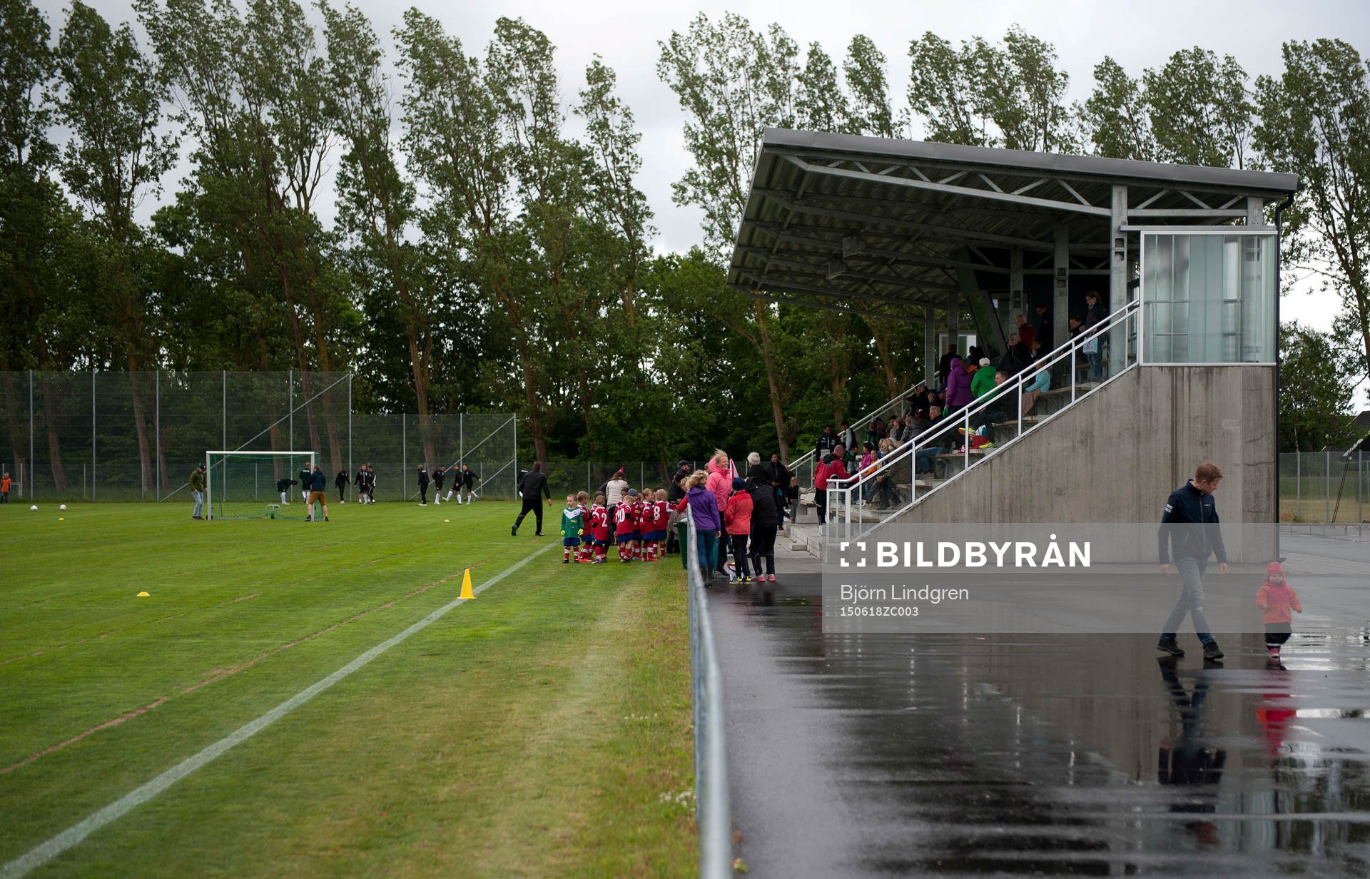 under fotbollsmatchen i div 2 västra götaland mellan