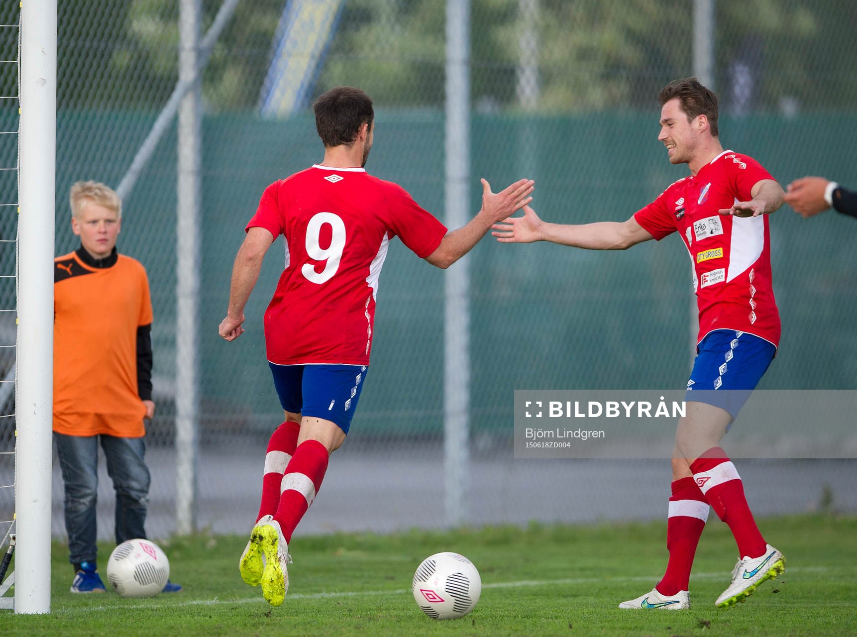 Höganäs Kastriot Sogojeva jublar efter sitt andra mål med Boris Vidovic under fotbollsmatchen i div 2 västra götaland mellan Höganäs BK och Högaborgs BK den 18 juni 2015 i Höganäs.