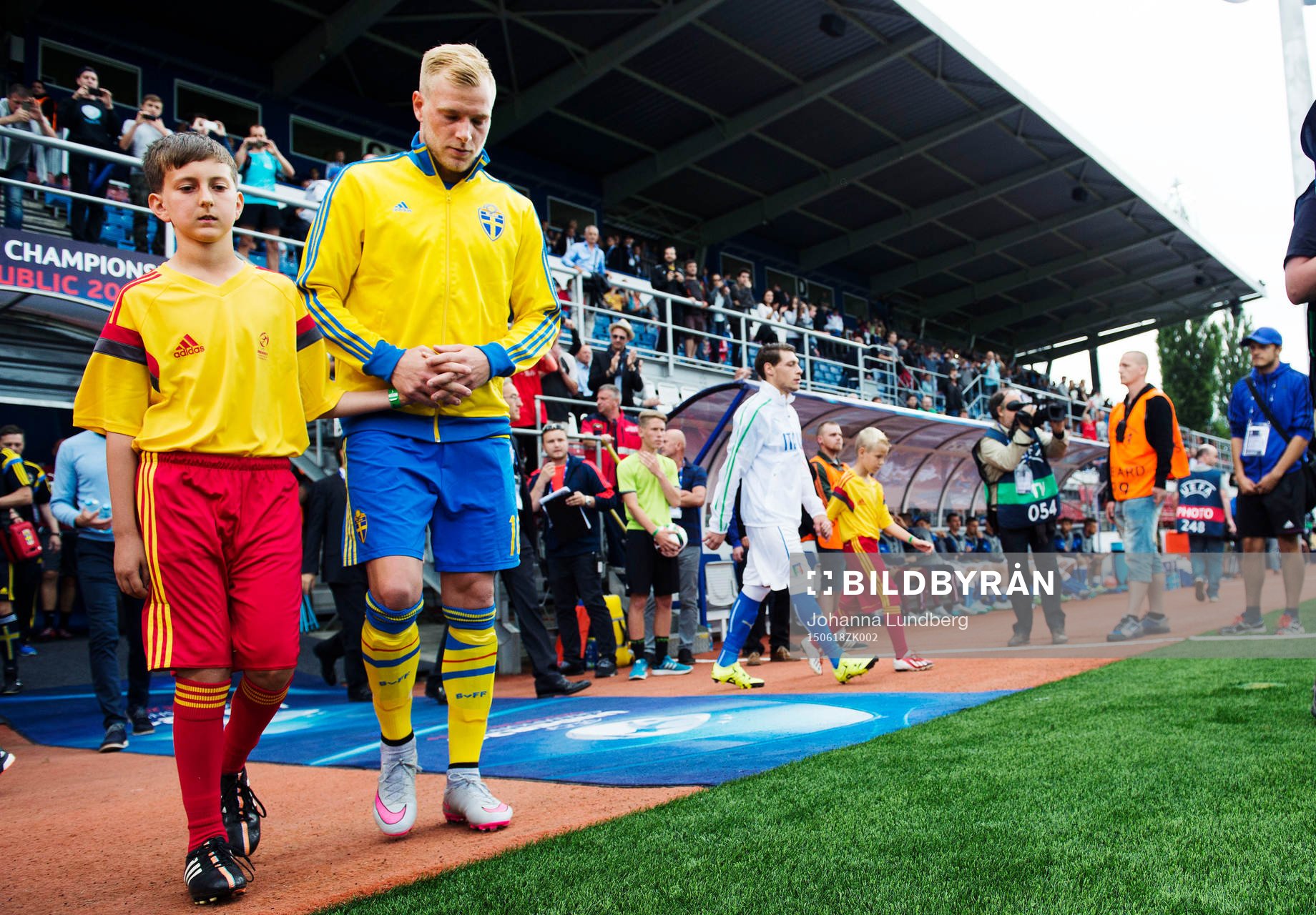 Sveriges John Guidetti knyter fingrarna när hn går in på