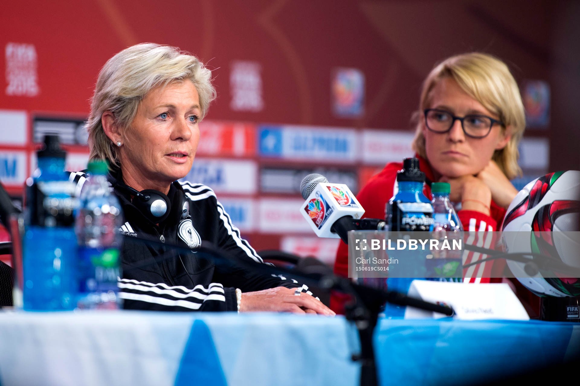 Tysklands förbundskapten Silvia Neid och Saskia Bartusiak