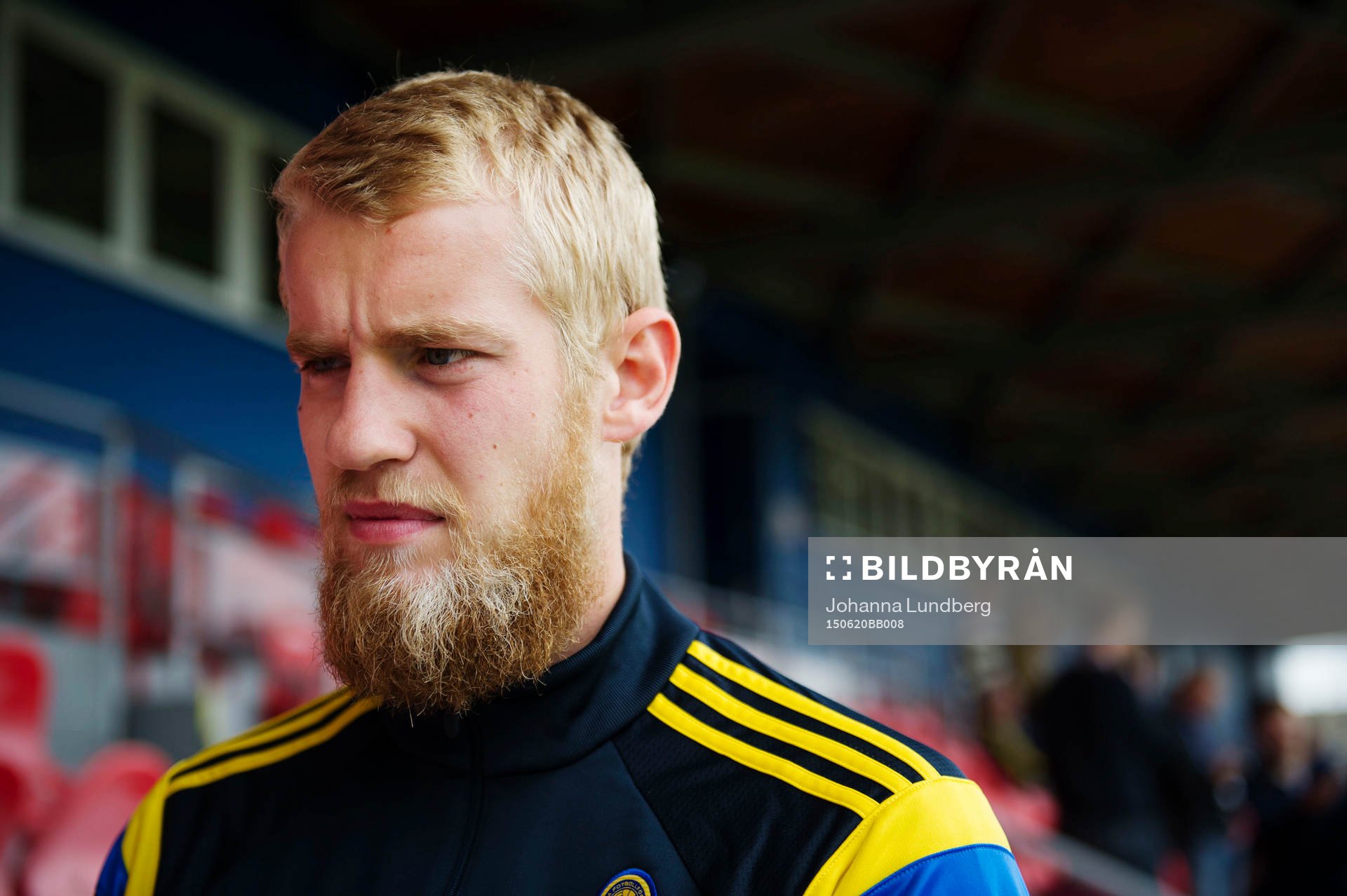 Sveriges Filip Helander pratar med media
