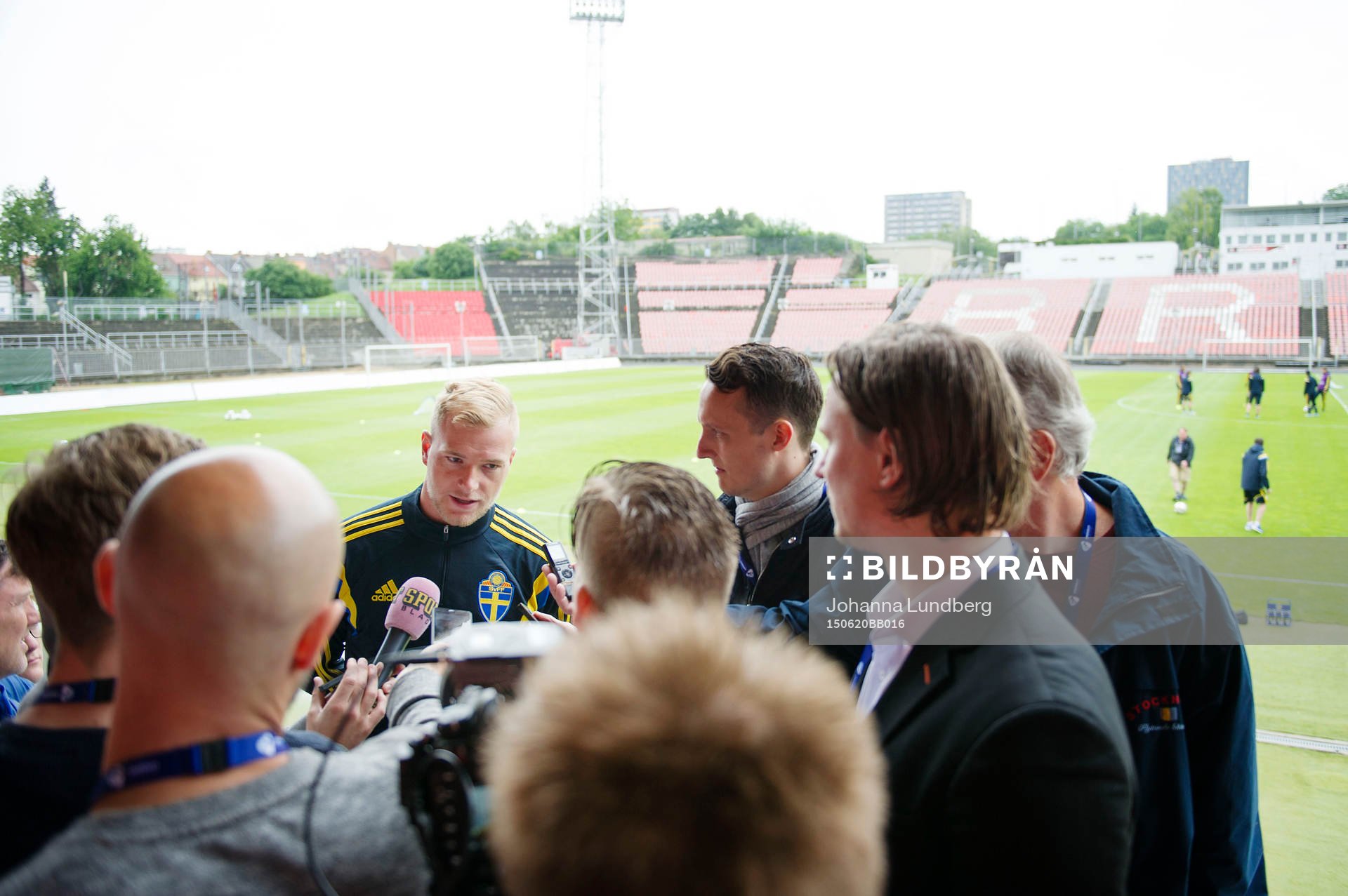 Sveriges John Guidetti  pratar med media