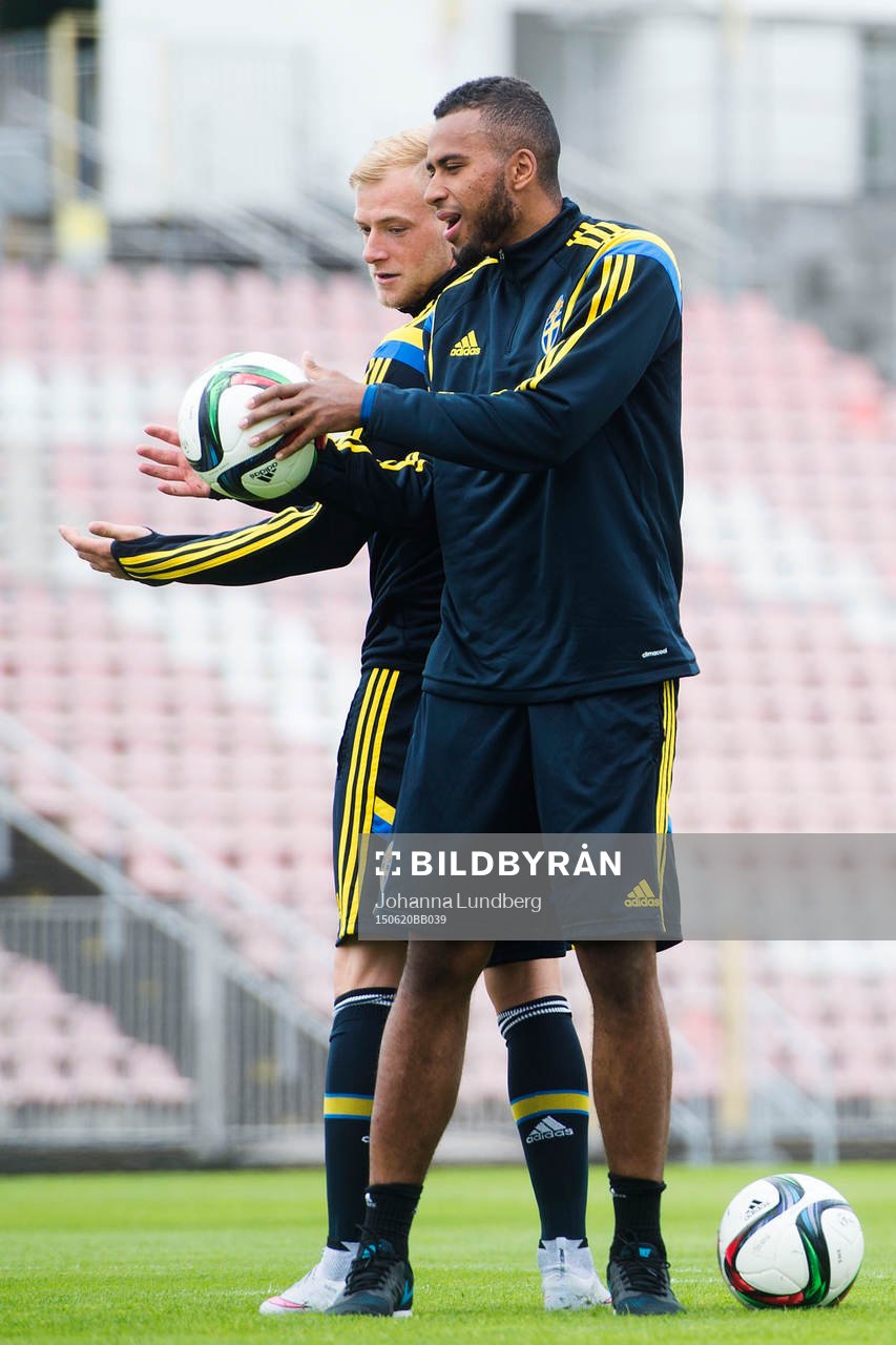 Sveriges John Guidetti och Isaac Kiese Thelin