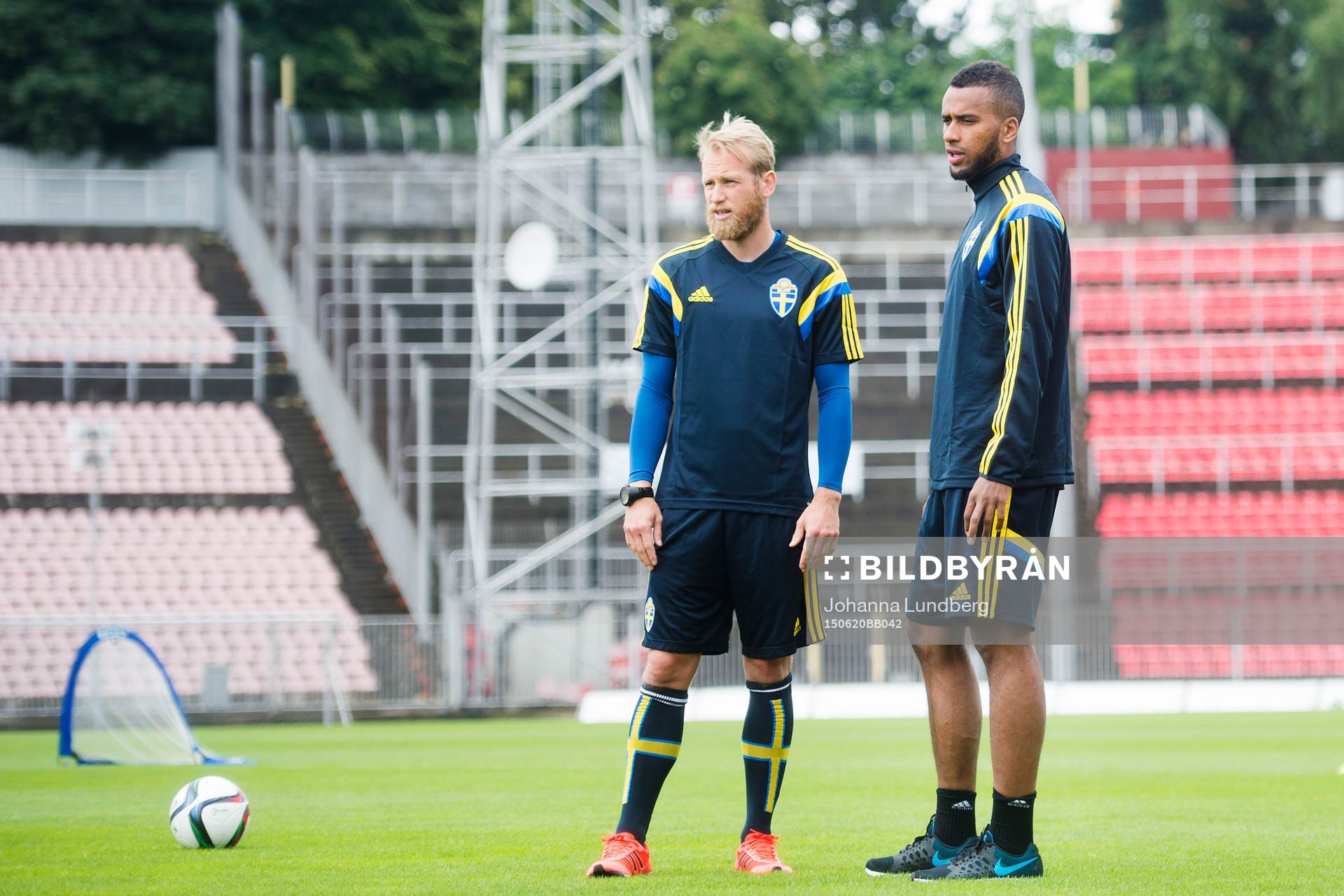 Sveriges naprapat Niklas Vallemholm och Isaac Kiese Thelin