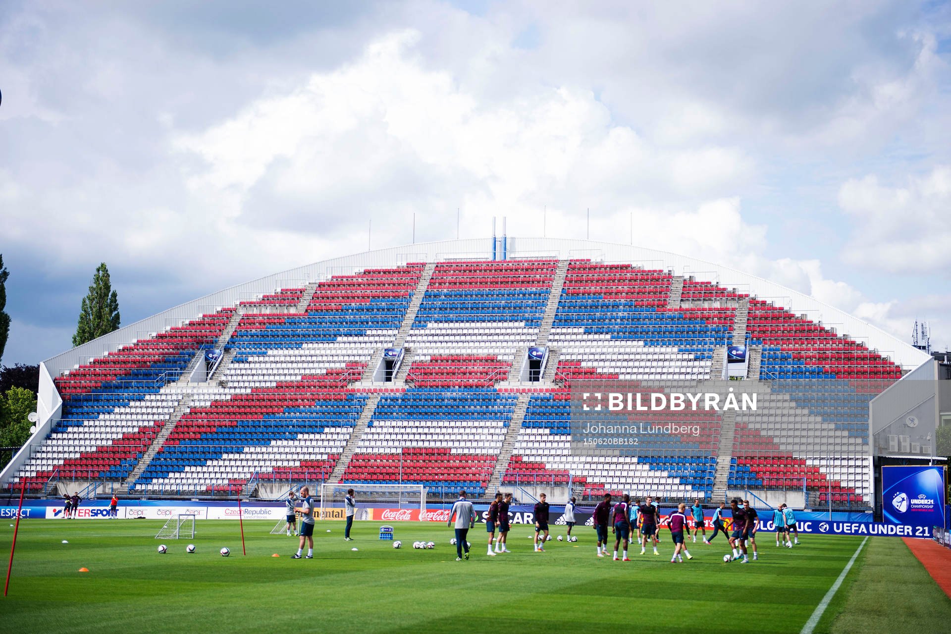Englands spelare värmer upp på Andruv Stadion