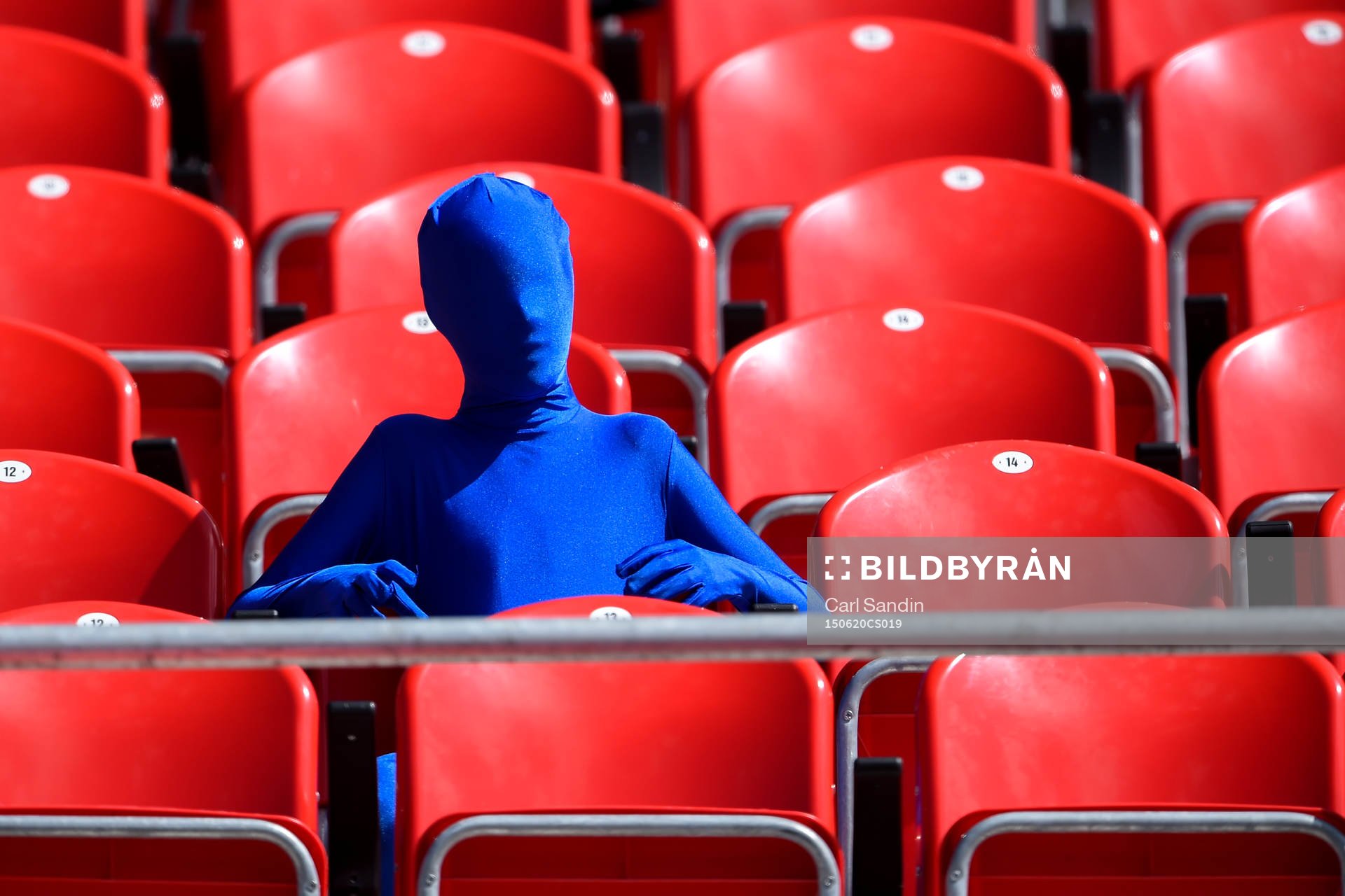 En svensk supporter före åttondelsfinalen i VM mellan