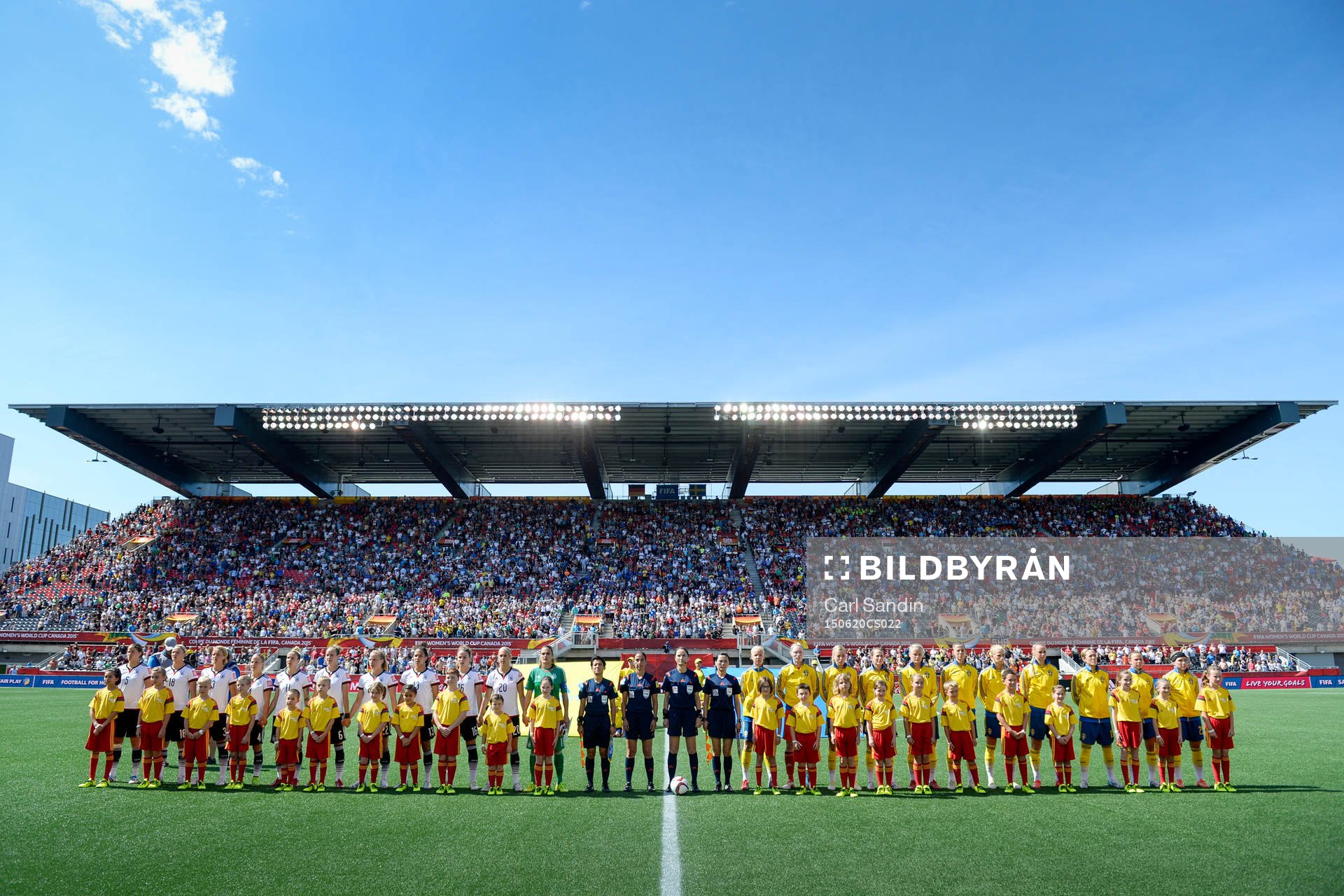 Tysklands och Sveriges spelare före åttondelsfinalen i VM