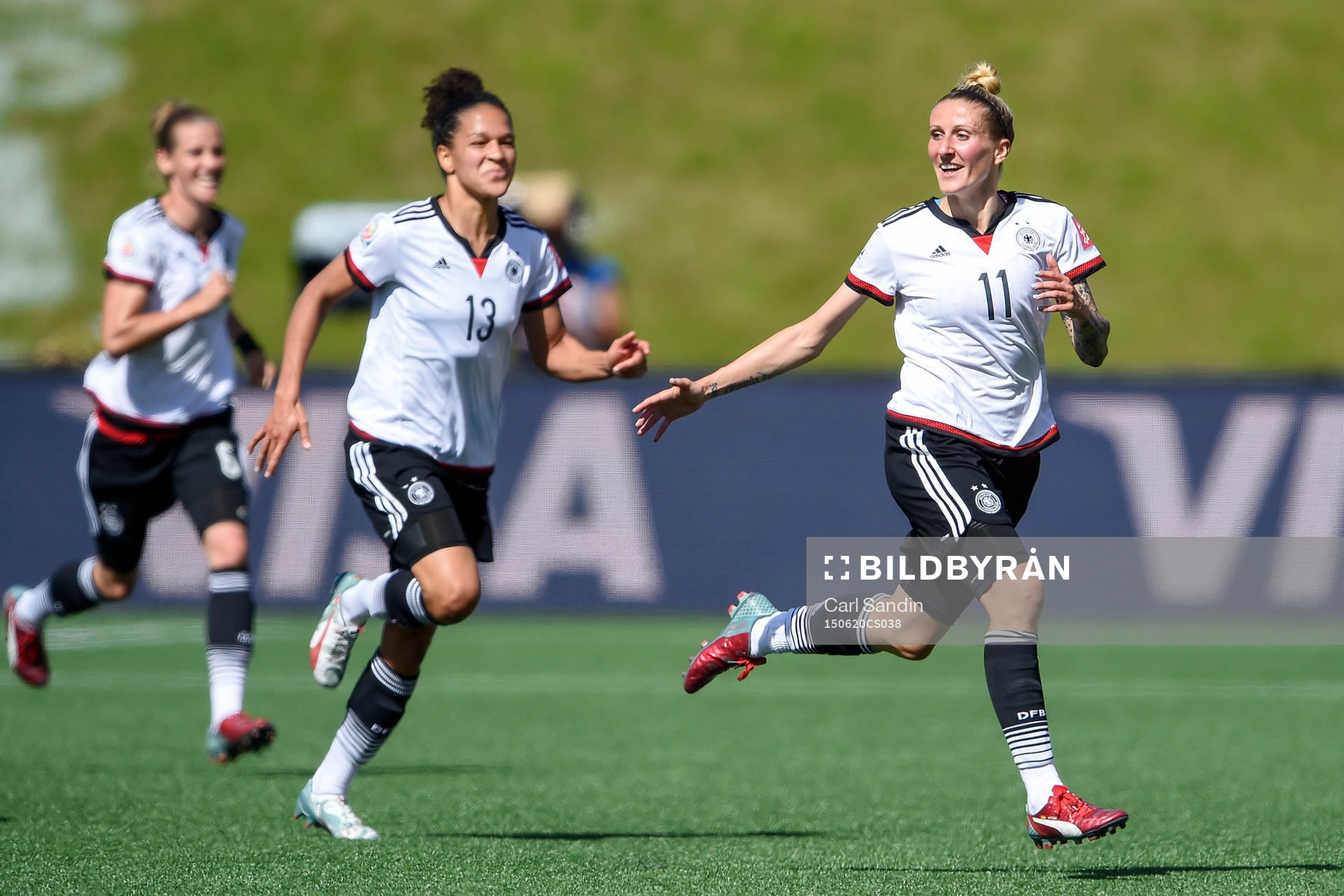 Tysklands Celia Sasic och Anja Mittag jublar