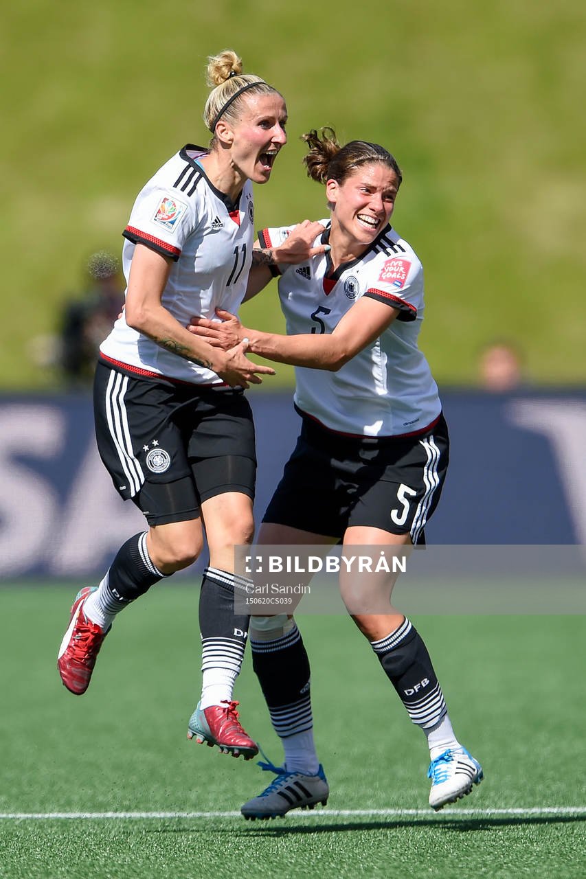 Tysklands Anja Mittag och Annike Krahn jublar