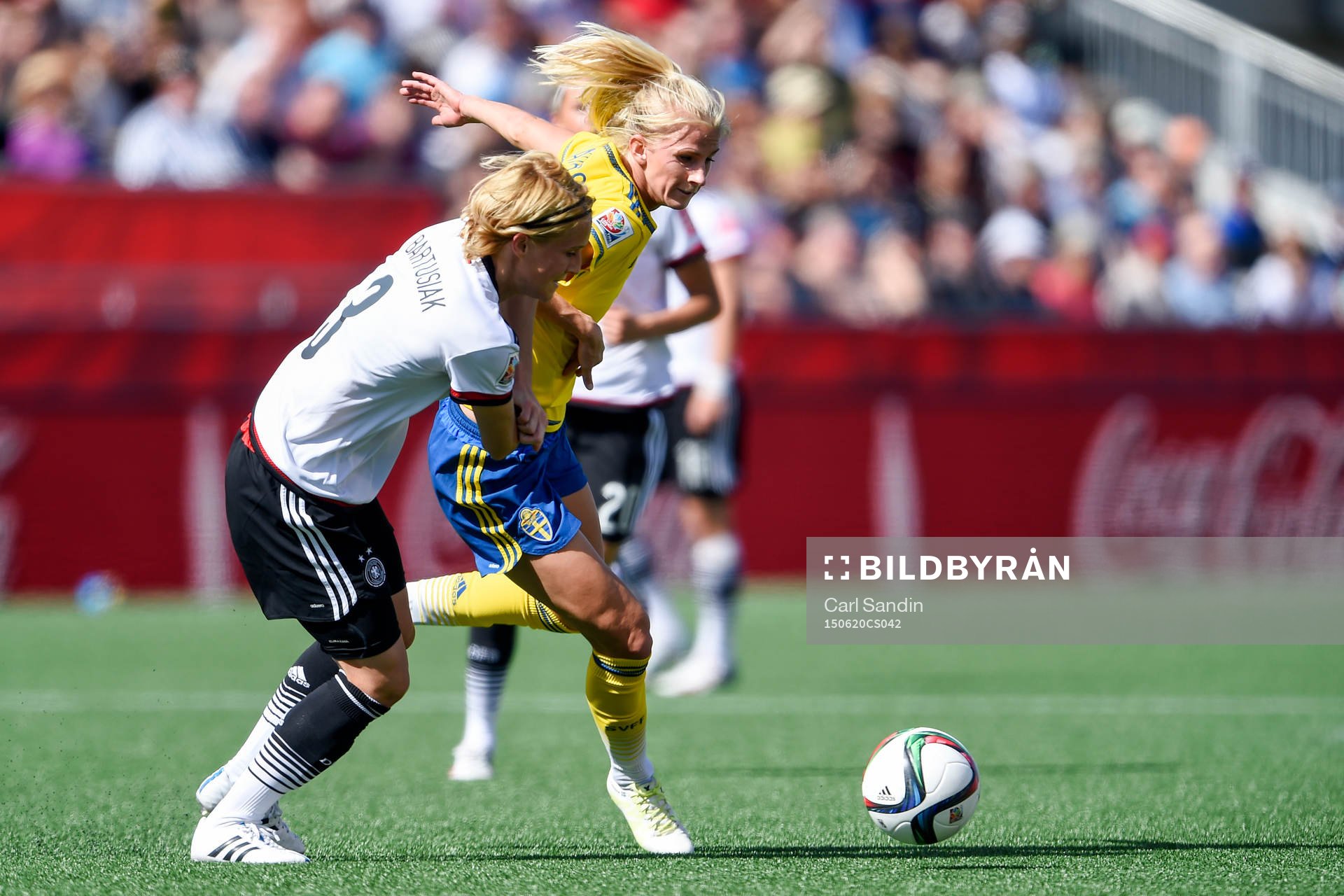 Tysklands Saskia Bartusiak och Sveriges Sofia Jakobsson i
