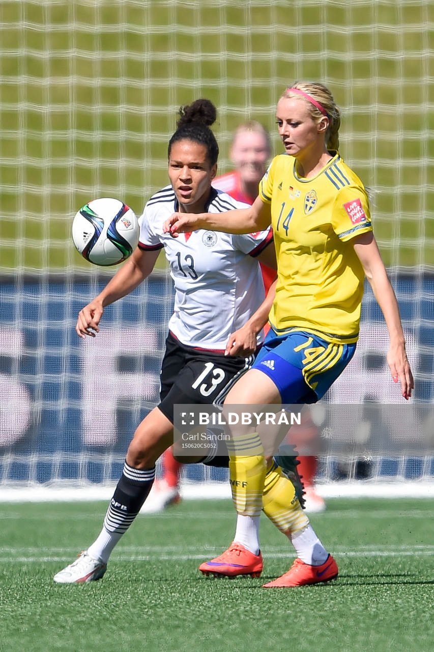 Tysklands Celia Sasic och Sveriges Amanda Ilestedt