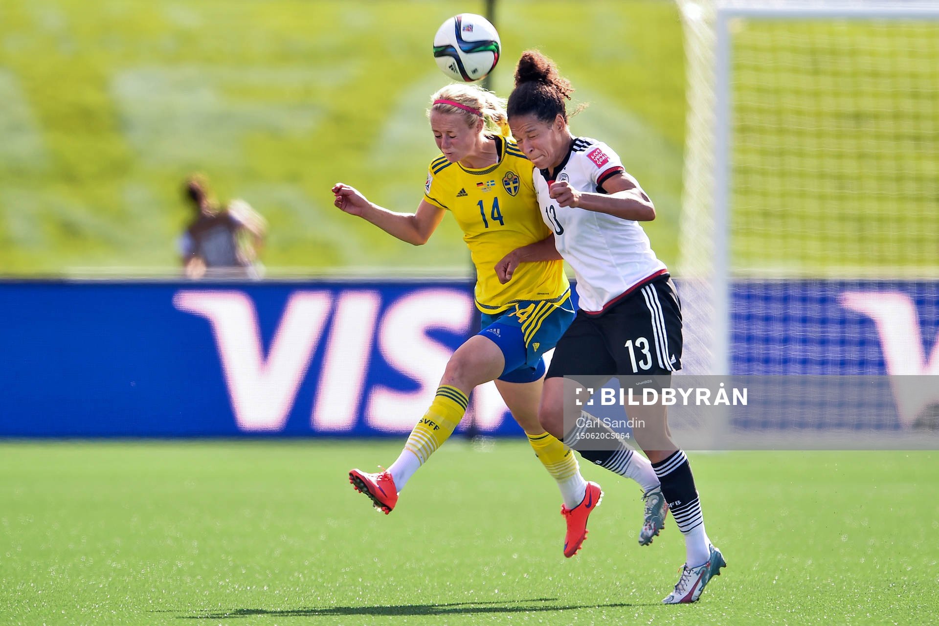 Sveriges Amanda Ilestedt och Tysklands Celia Sasic i en