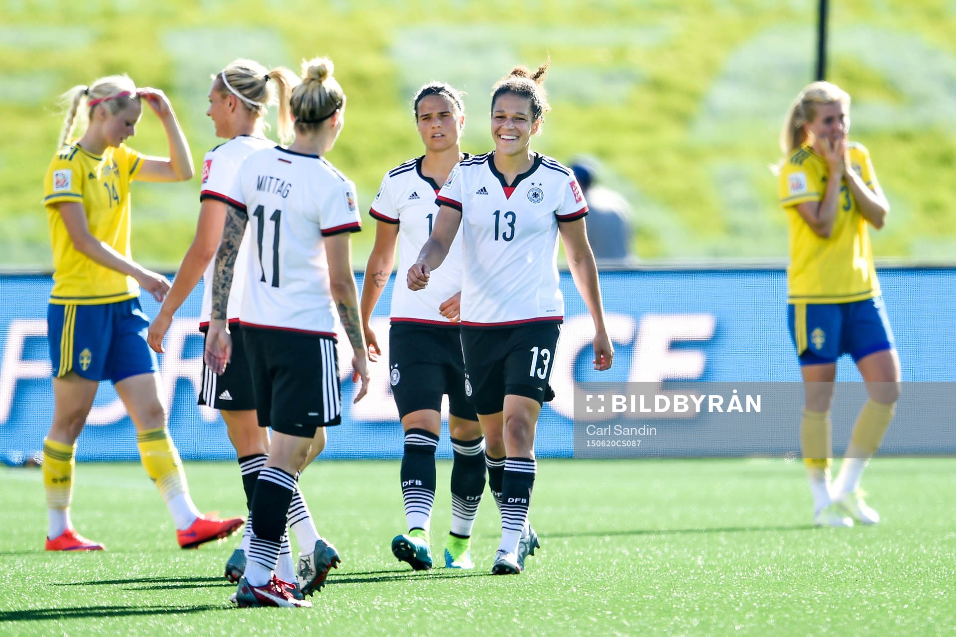 Tysklands Celia Sasic jublar