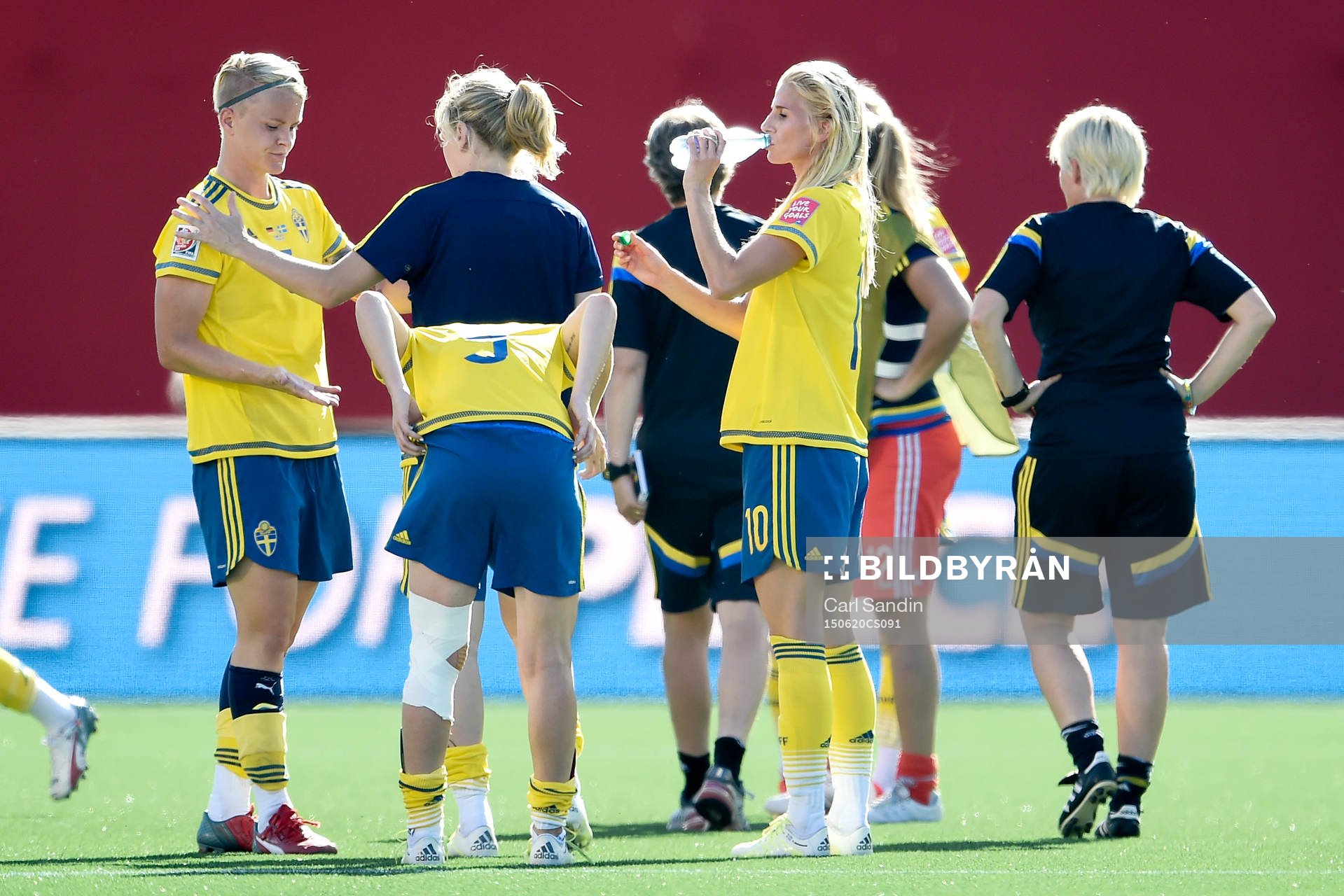 Sveriges Nilla Fischer och Sofia Jakobsson deppar