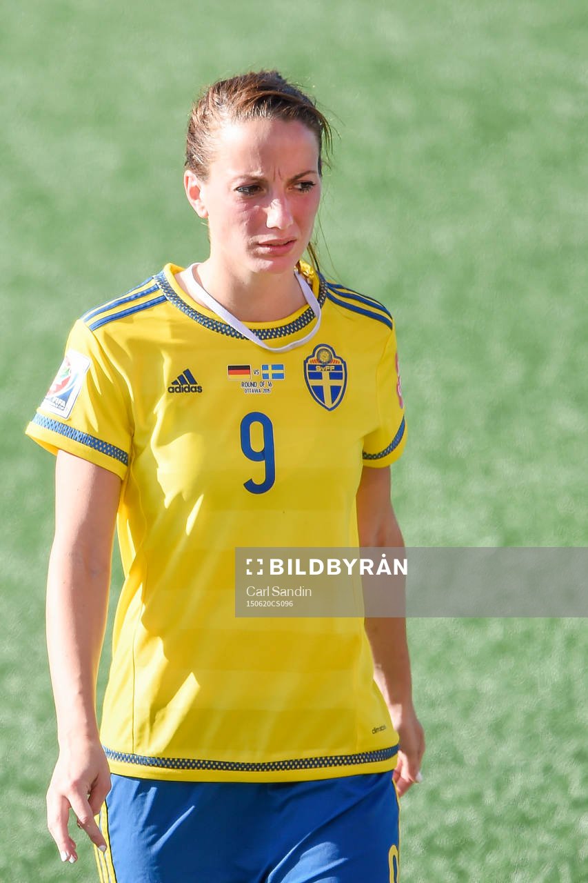 Sveriges Kosovare Asllani deppar