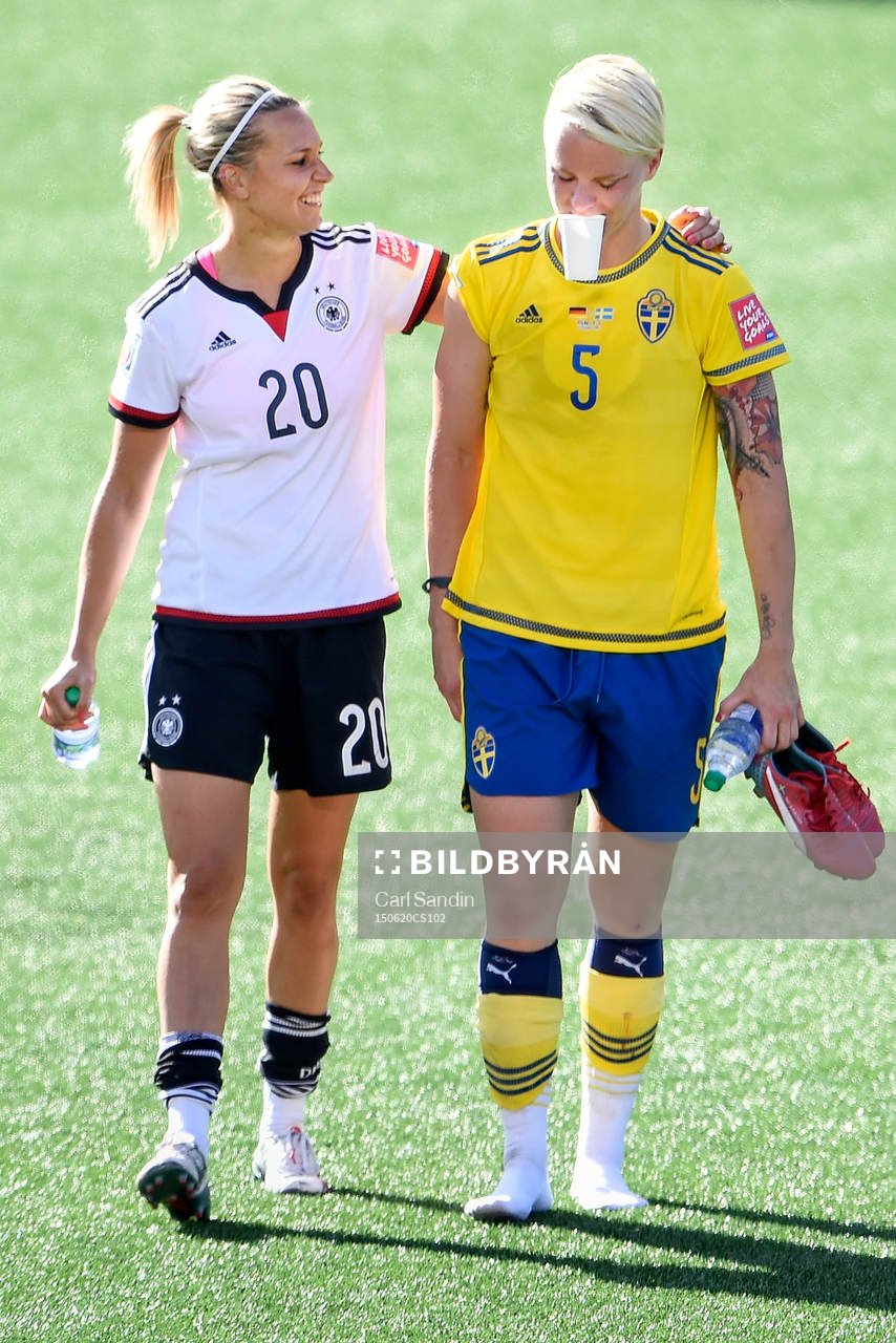 Tysklands Lena Goessling och Sveriges Nilla Fischer