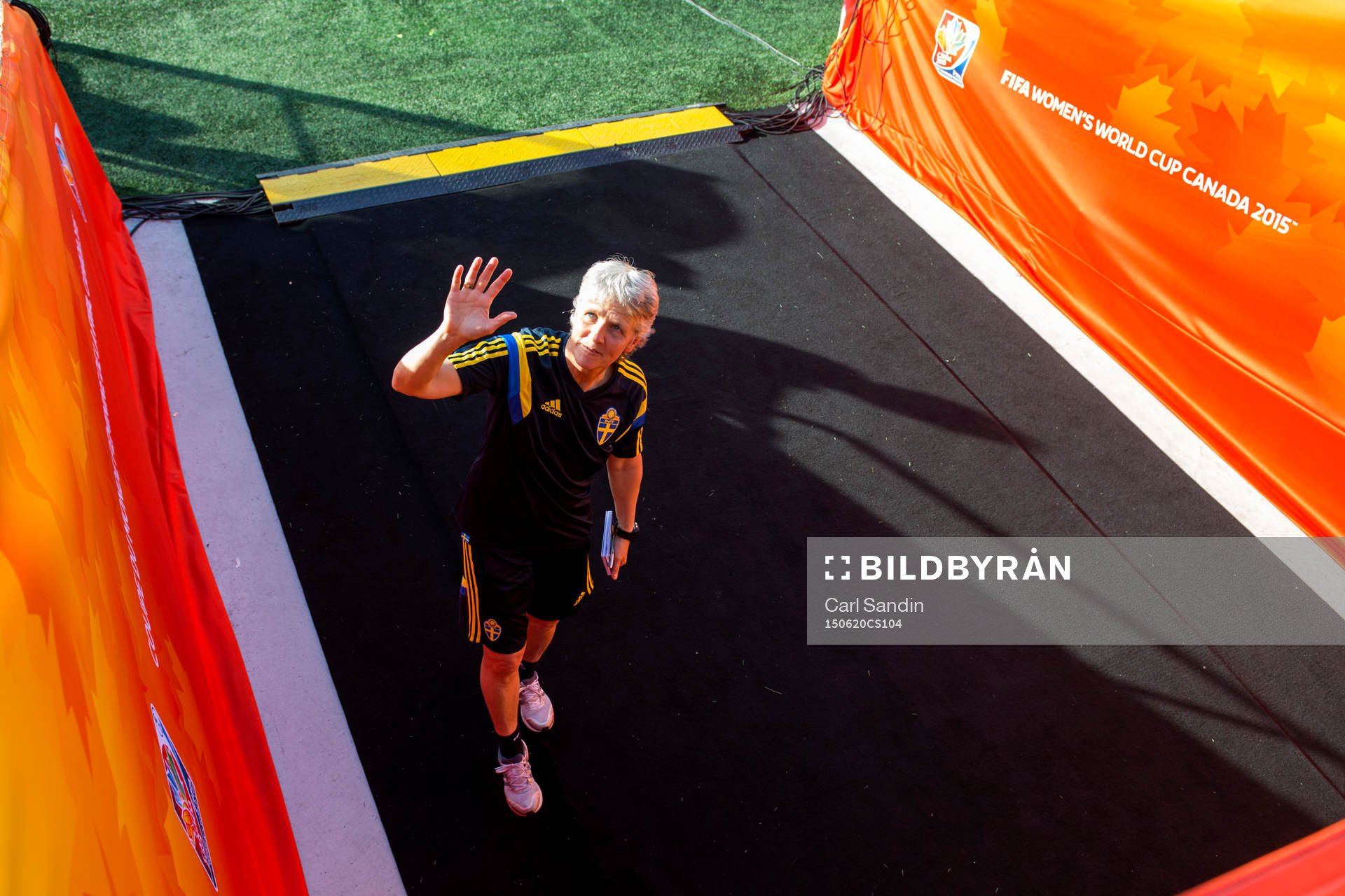 Sveriges förbundskapten Pia Sundhage lämnar planen