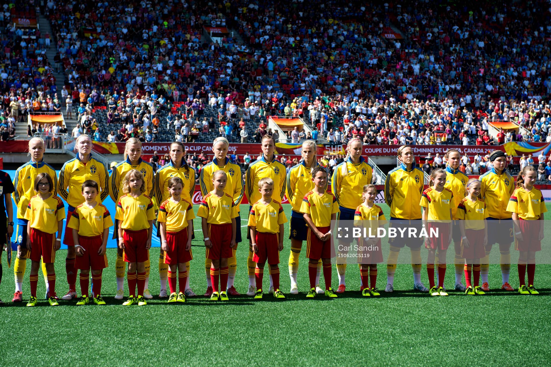 Sveriges Caroline Seger, målvakt Hedvig Lindahl, Linda
