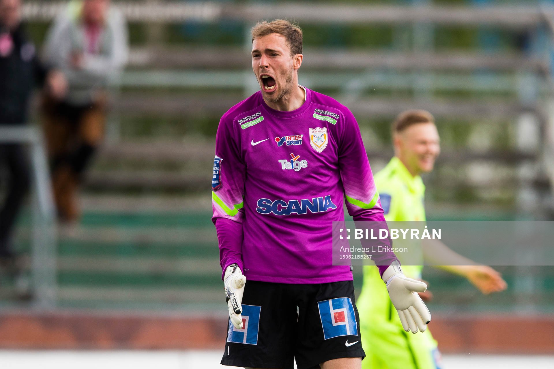 Assyriskas målvakt Robin Malmkvist reagerar