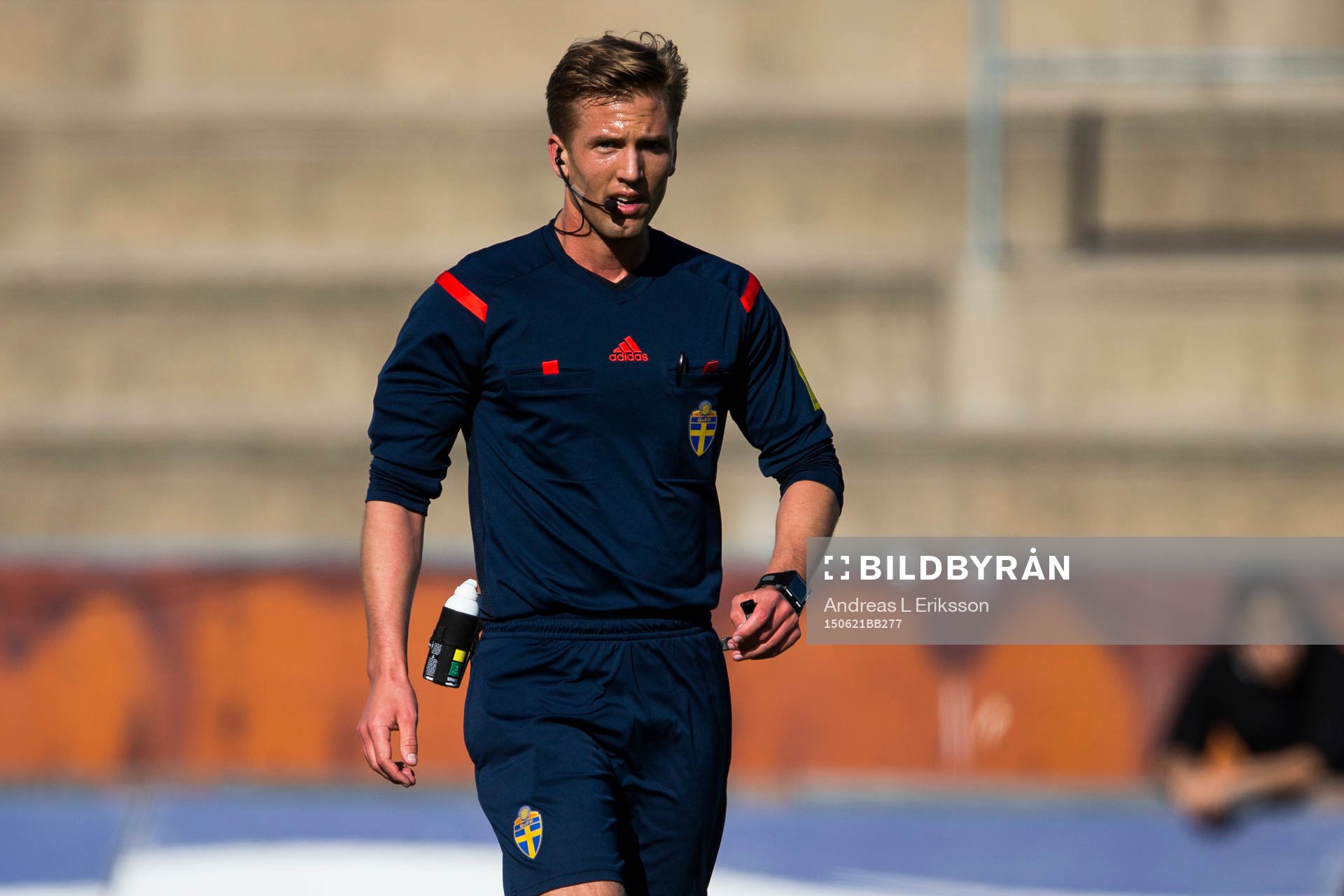 Fjärdedomare Fredrik Hansson tvingas kliva in