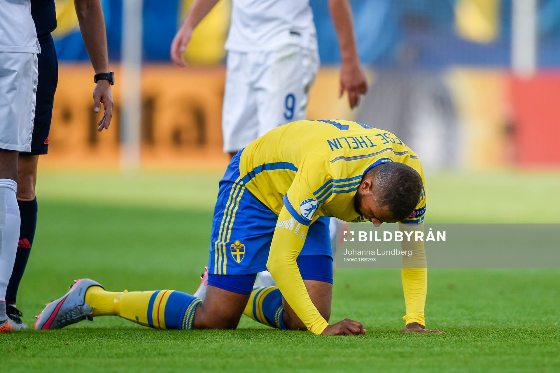 Sveriges Isaac Kiese Thelin har ont
