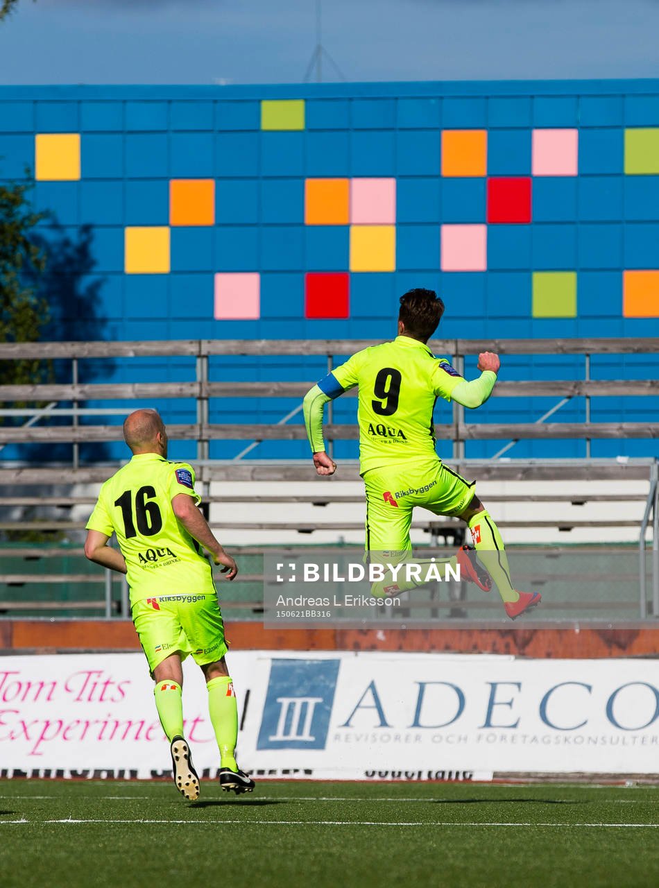 Jönköpings Tommy Thelin jublar