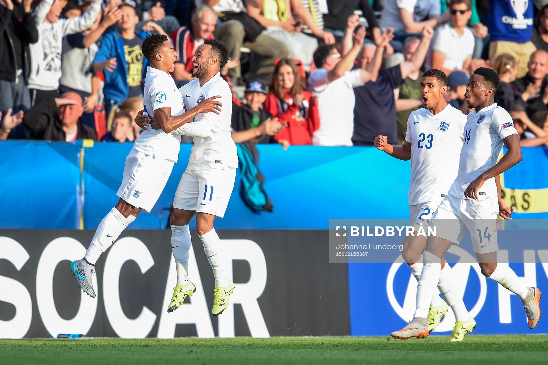 Englands Jesse Lingard och Nathan Redmond jublar med Ruben